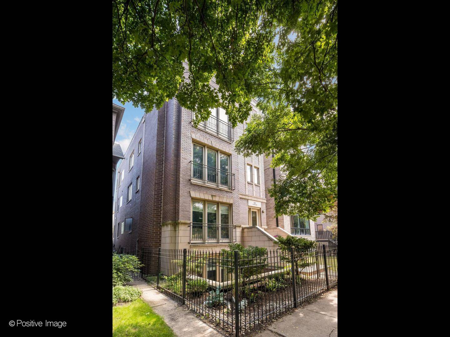 3417 N Bosworth ST #2, Chicago, IL 60657