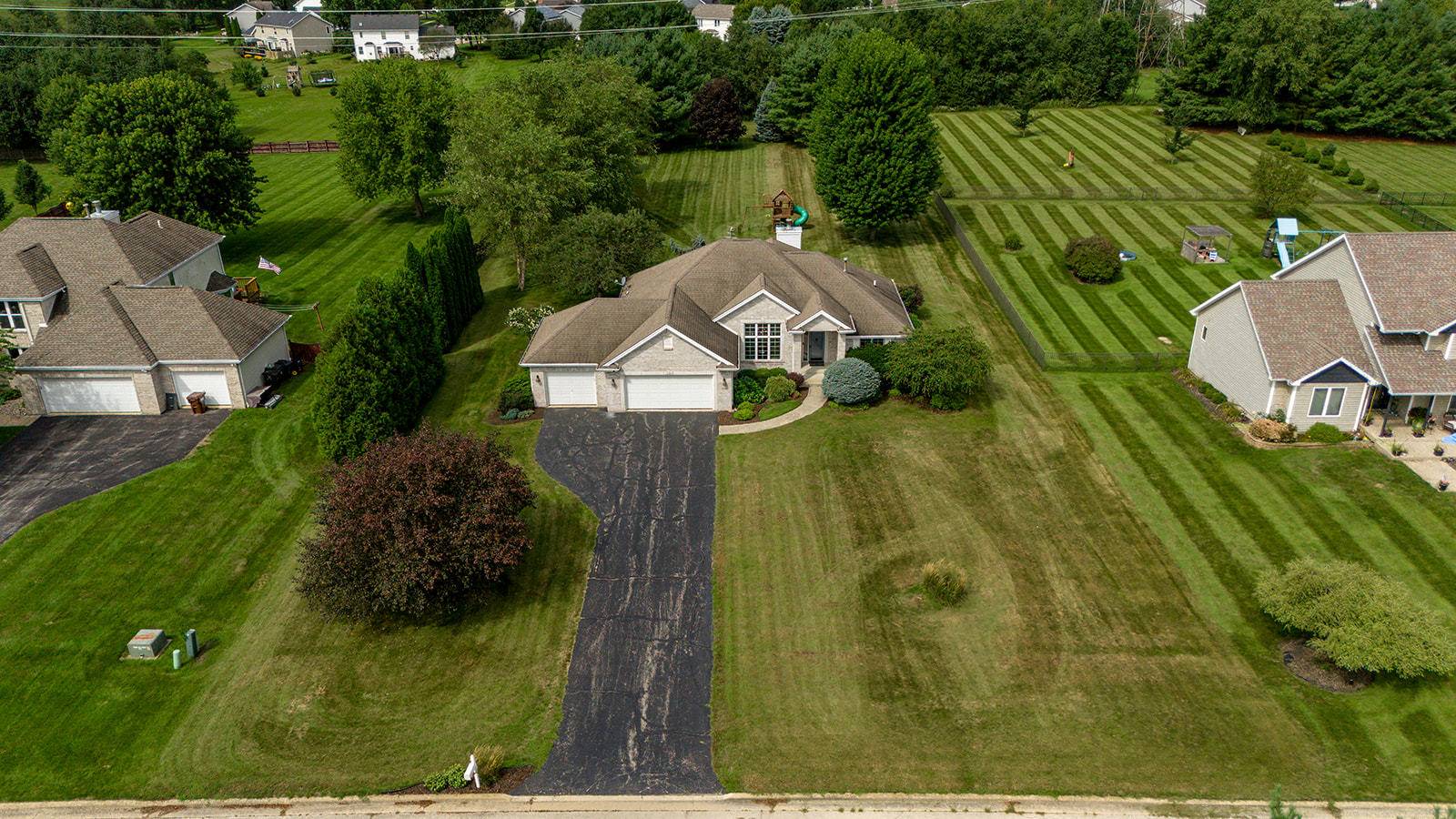 7848 Moore Hill CT, Belvidere, IL 61008