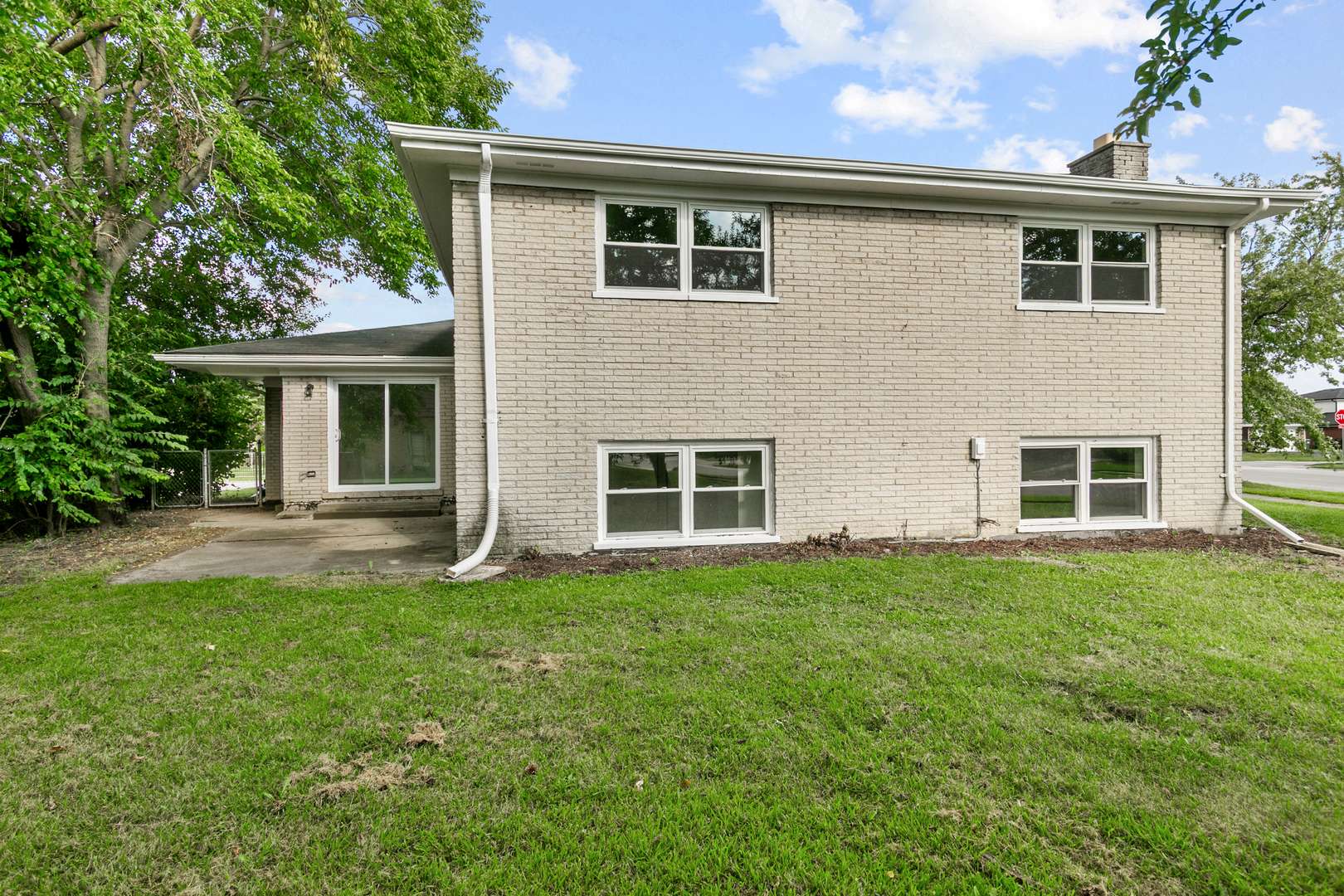 326 S Minerva AVE, Glenwood, IL 60425