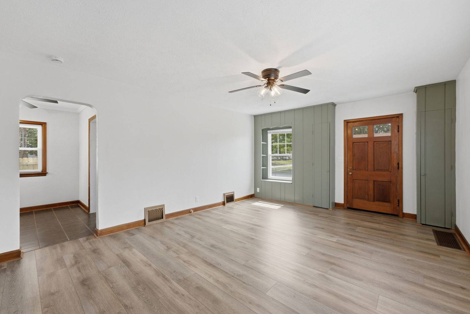 1804 W Pleasant ST, Davenport, IA 52804