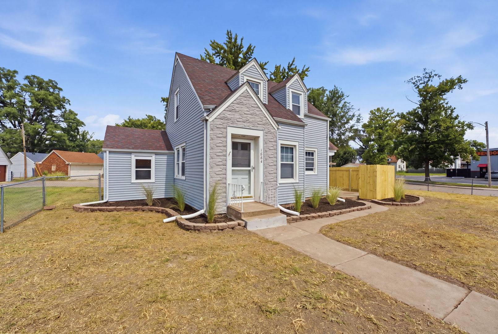 1804 W Pleasant ST, Davenport, IA 52804