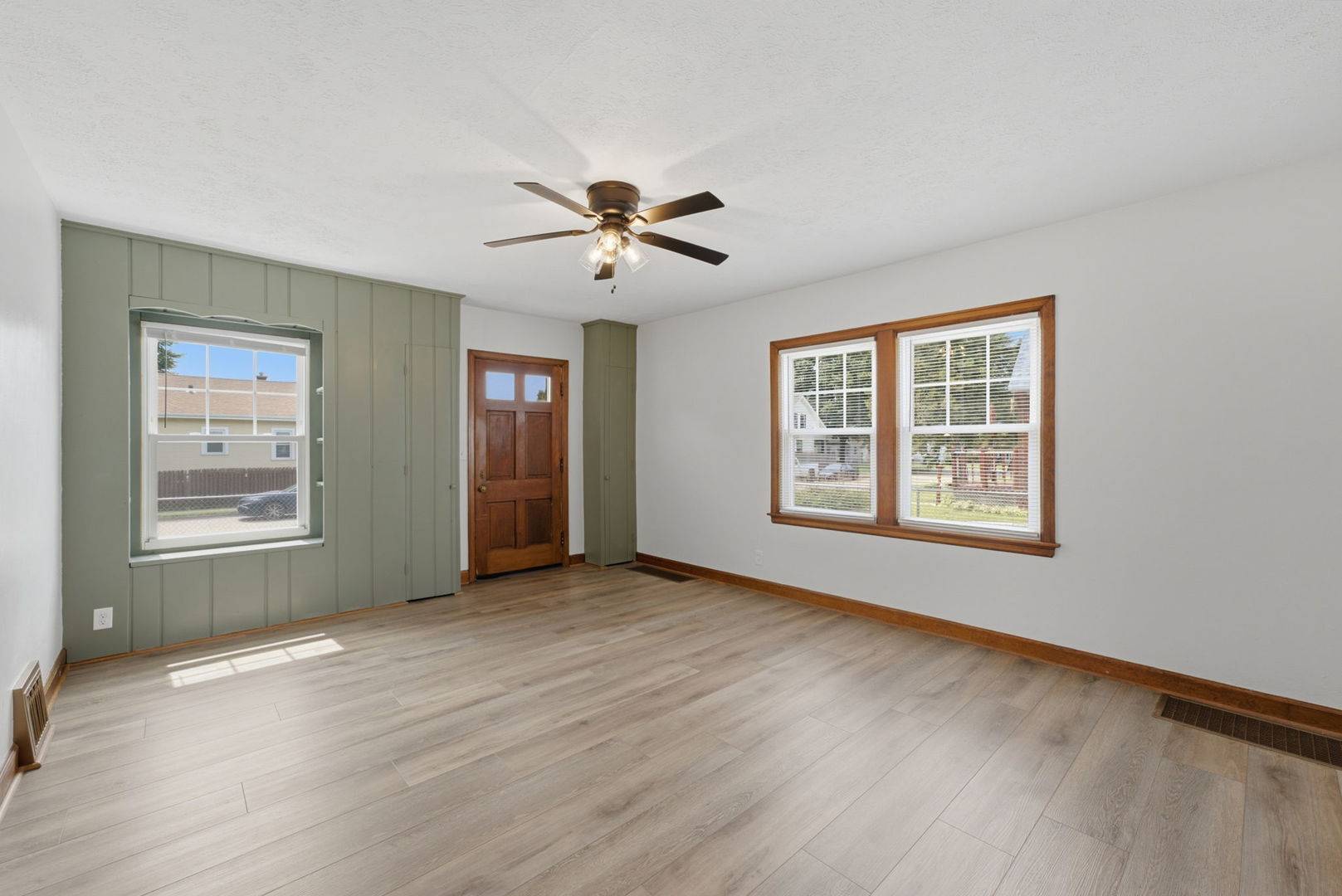 1804 W Pleasant ST, Davenport, IA 52804
