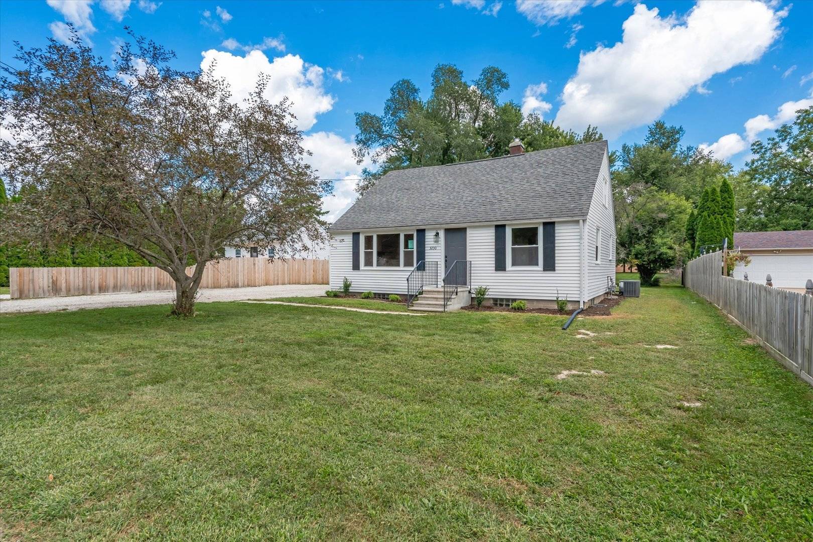 3230 40th ST, Moline, IL 61265