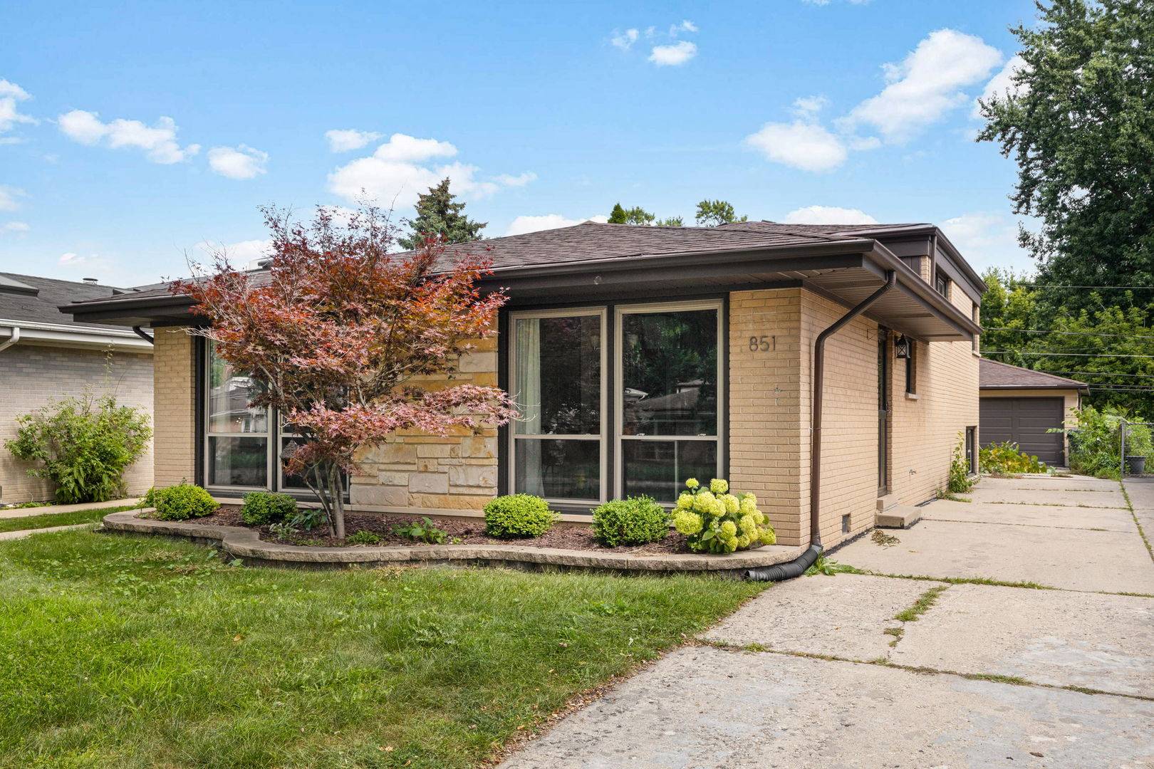 851 Long RD, Glenview, IL 60025