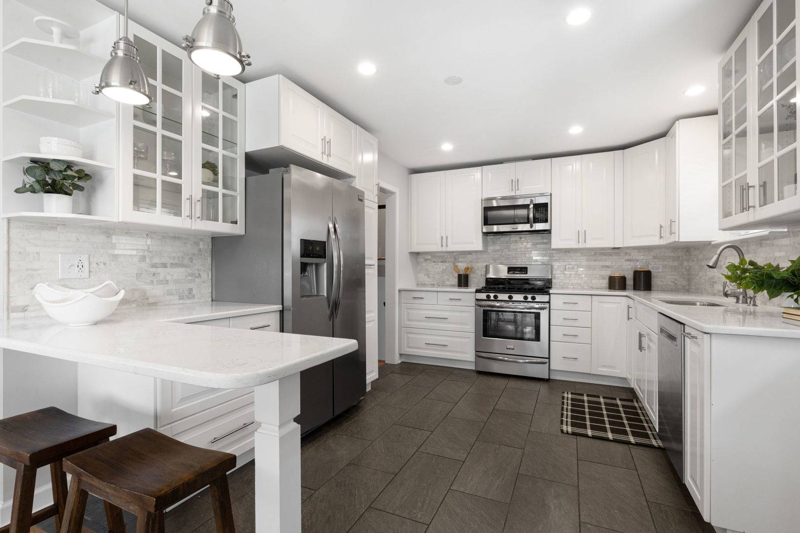 851 Long RD, Glenview, IL 60025