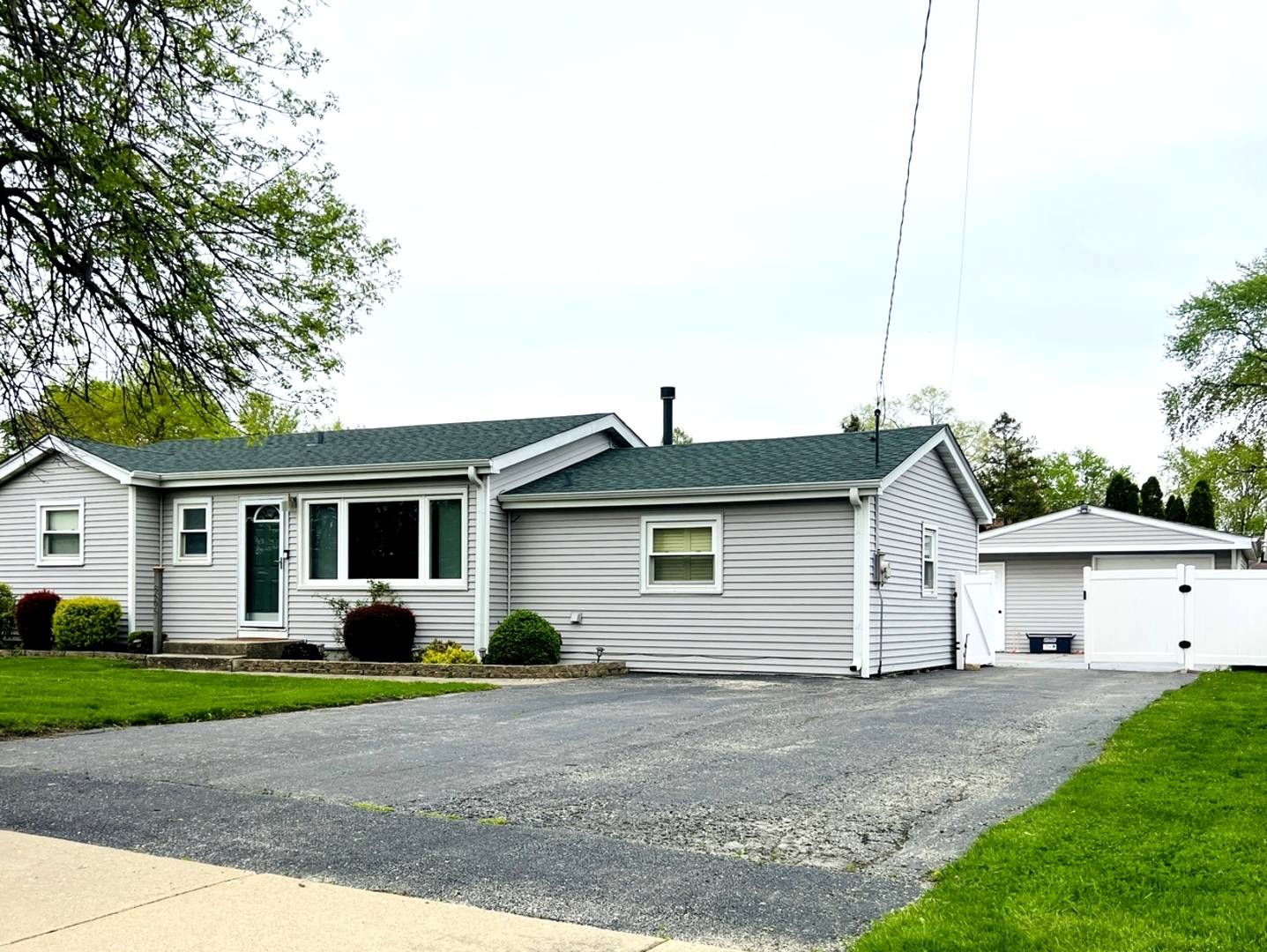 8605 Leclaire AVE, Burbank, IL 60459