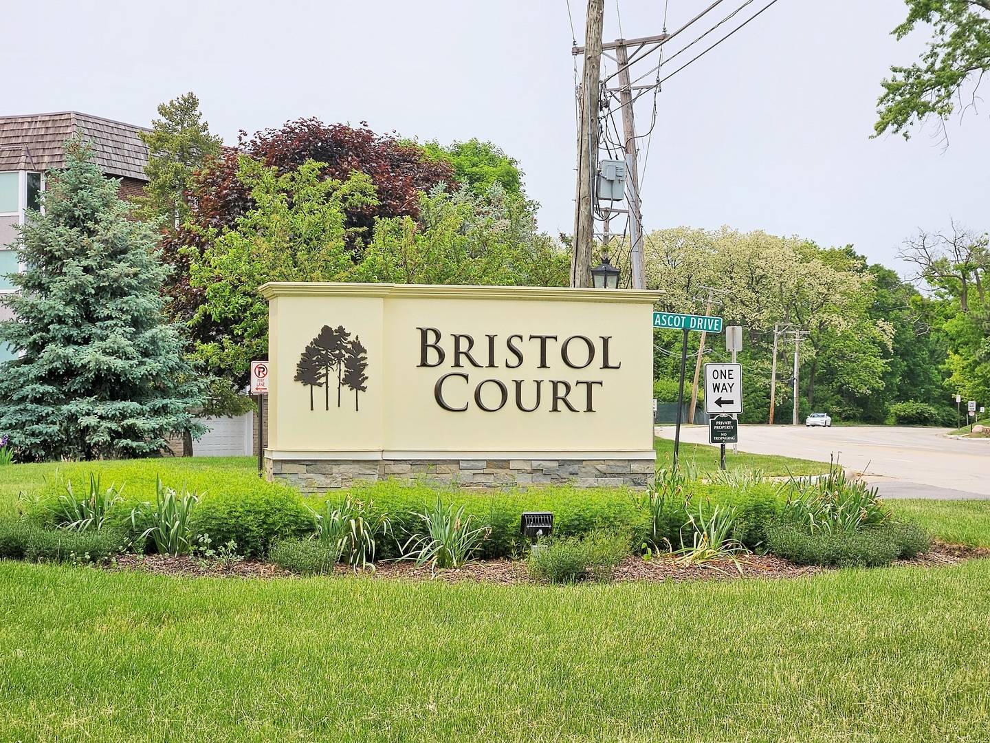 200 Thames Pkwy #1K, Park Ridge, IL 60068