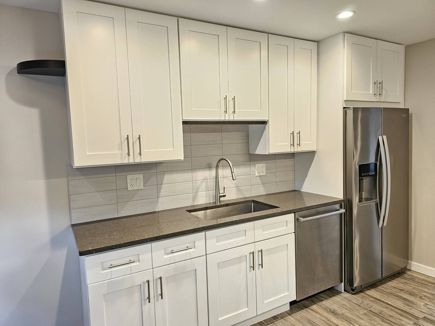 183 Grove AVE #C, Des Plaines, IL 60016