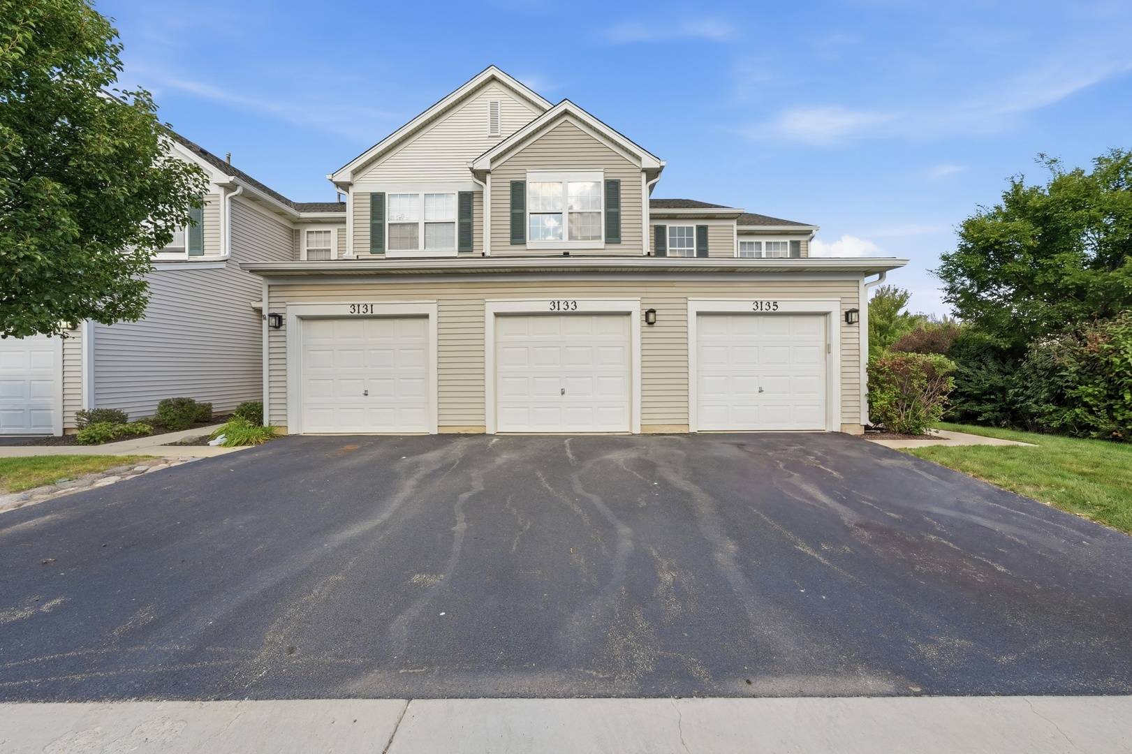 3133 Falling Waters LN, Lindenhurst, IL 60046
