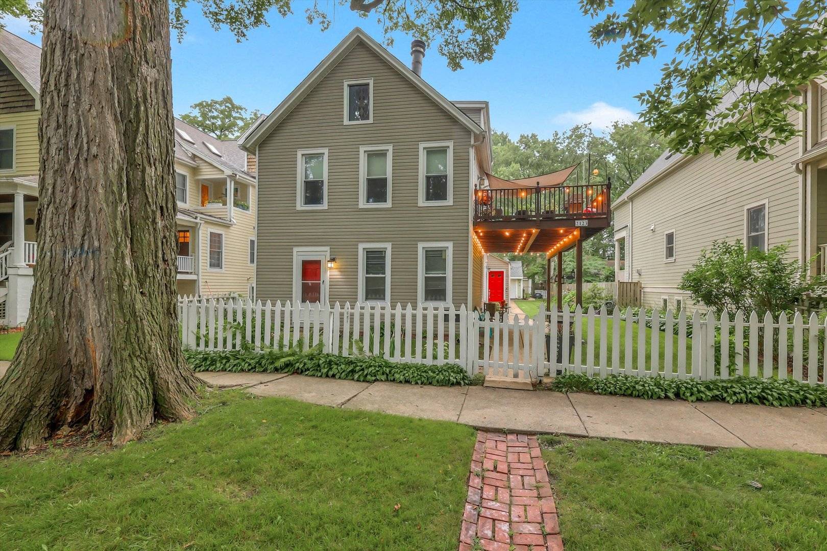 2123 Wesley AVE #1, Evanston, IL 60201