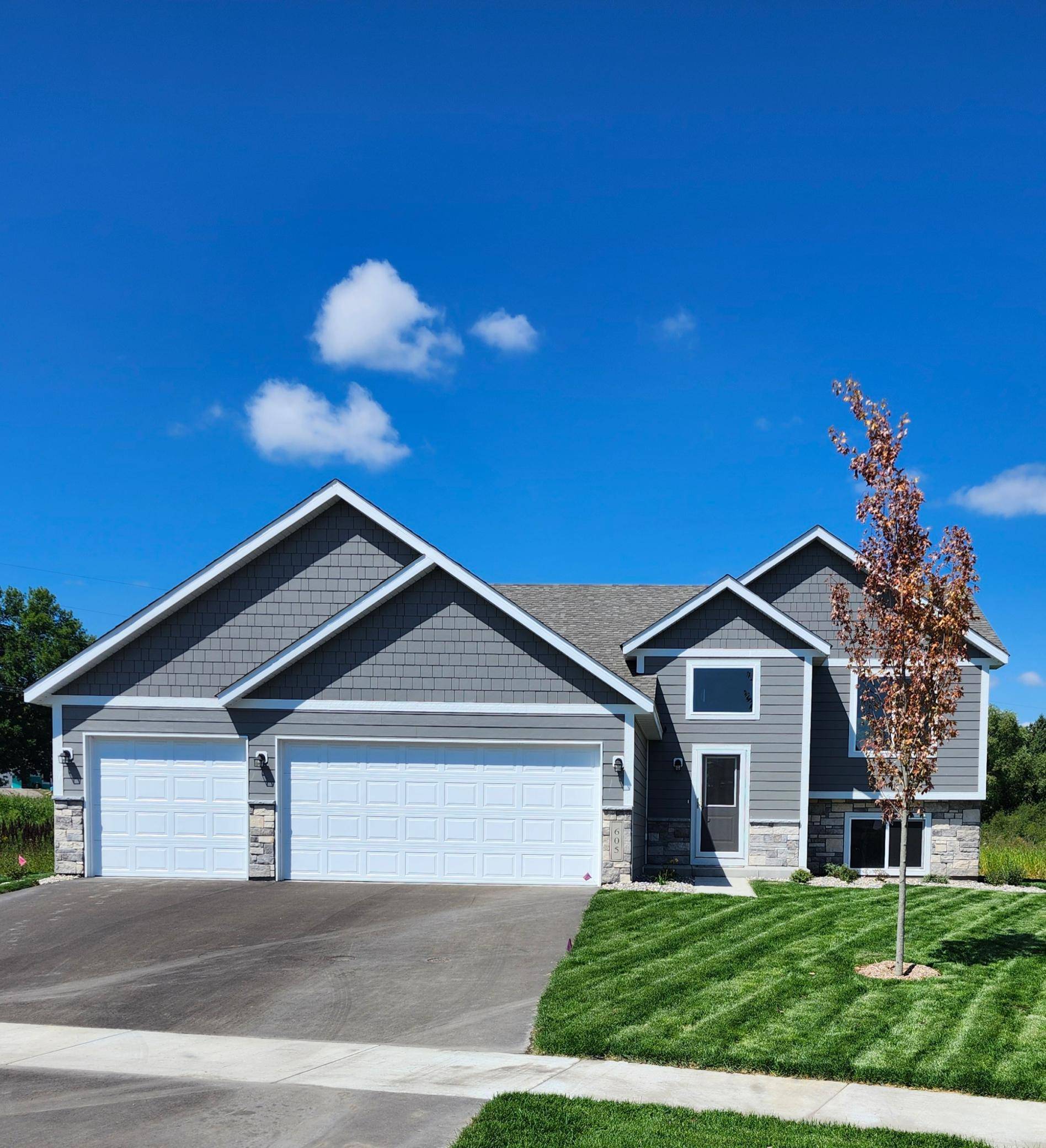605 Sienna DR, Watertown, MN 55388