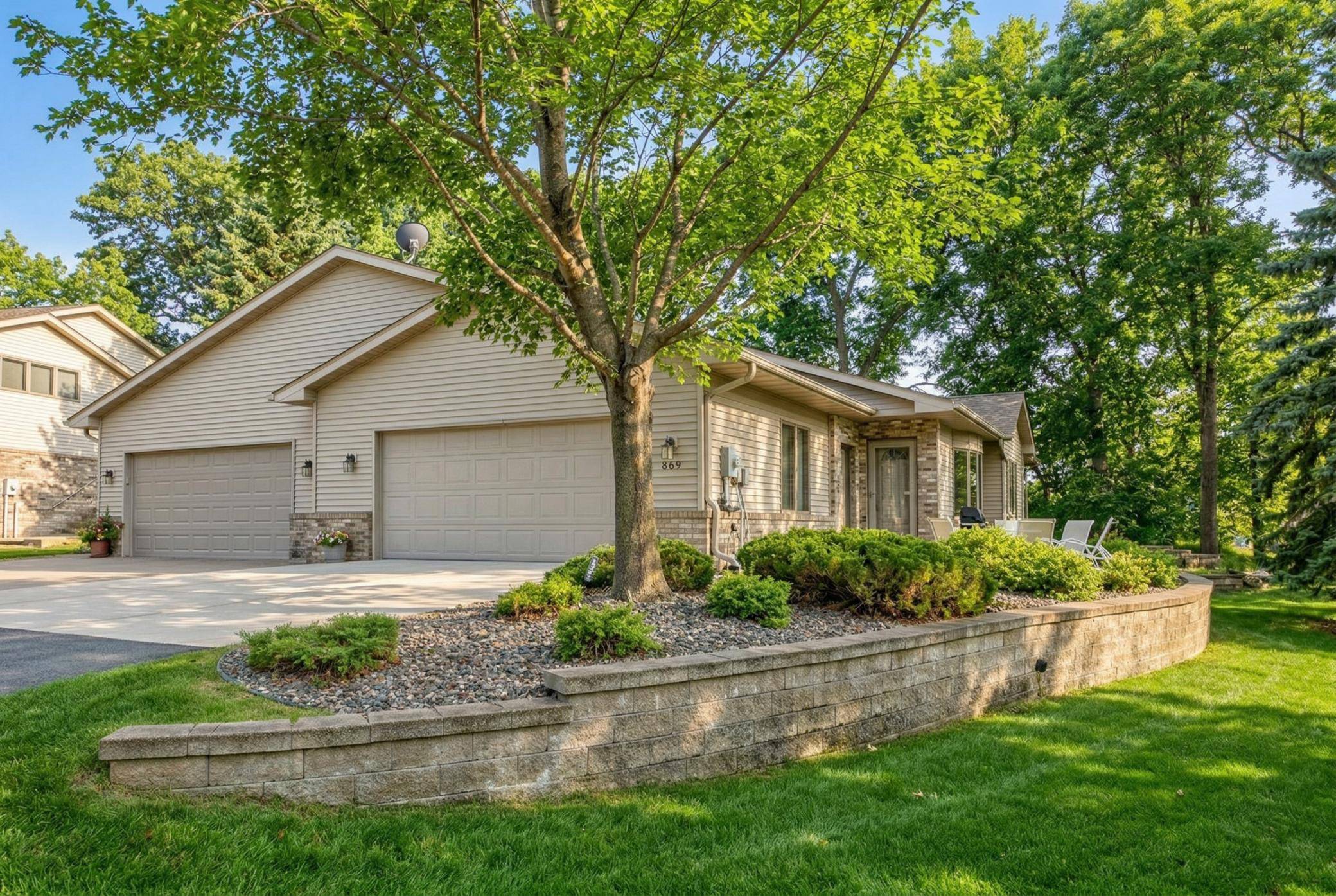 869 Autumn Way, Stillwater, MN 55082
