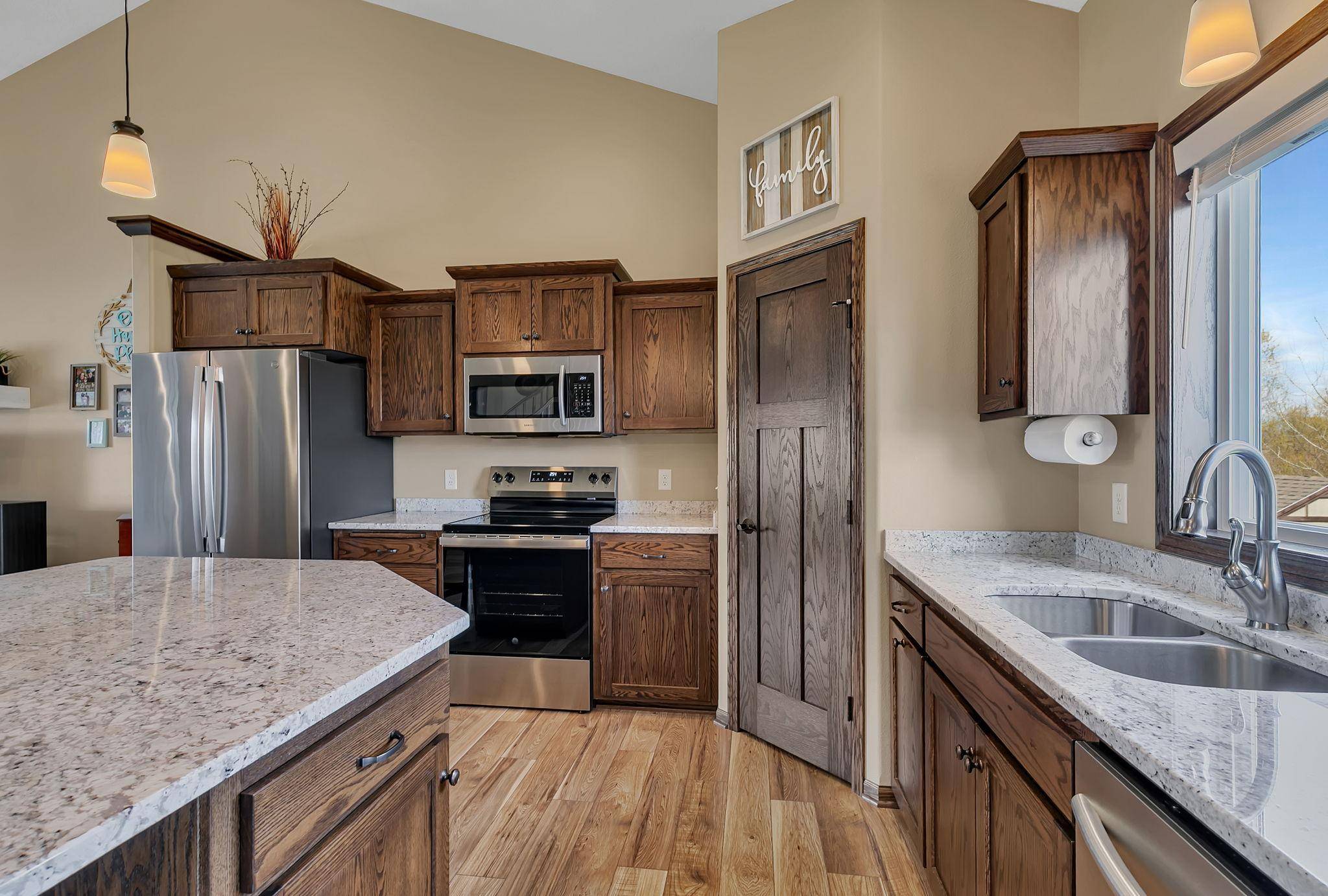 1704 Knottingham DR, Sartell, MN 56377