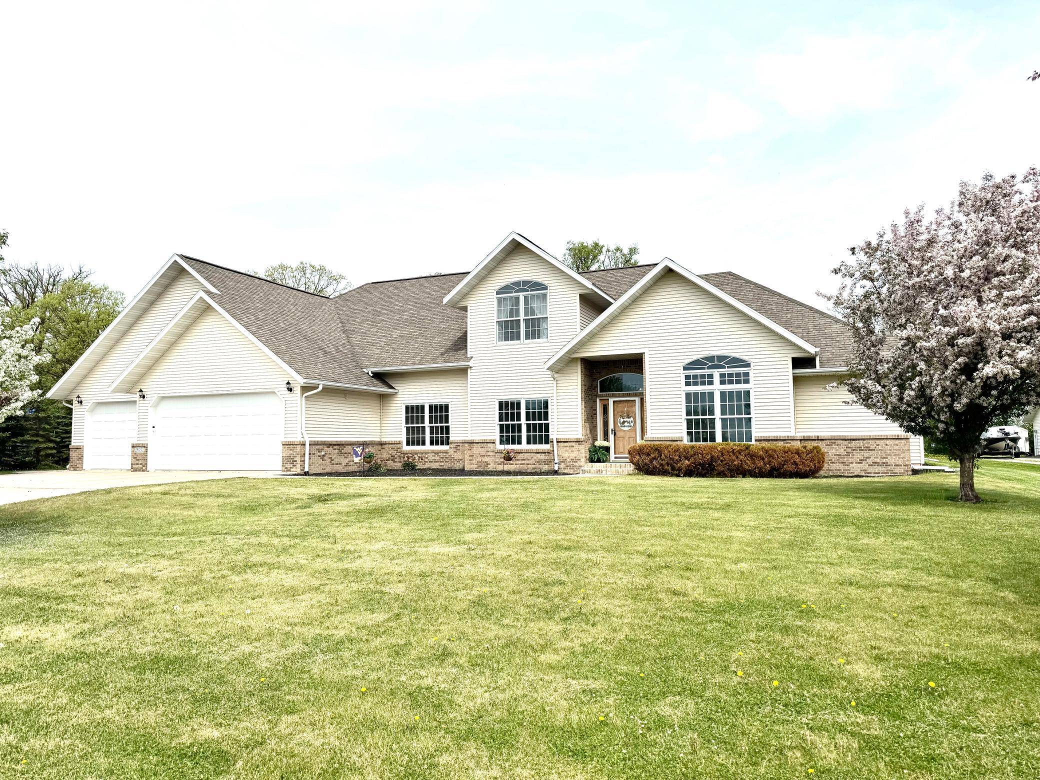 901 6th Street SW, Roseau, MN 56751