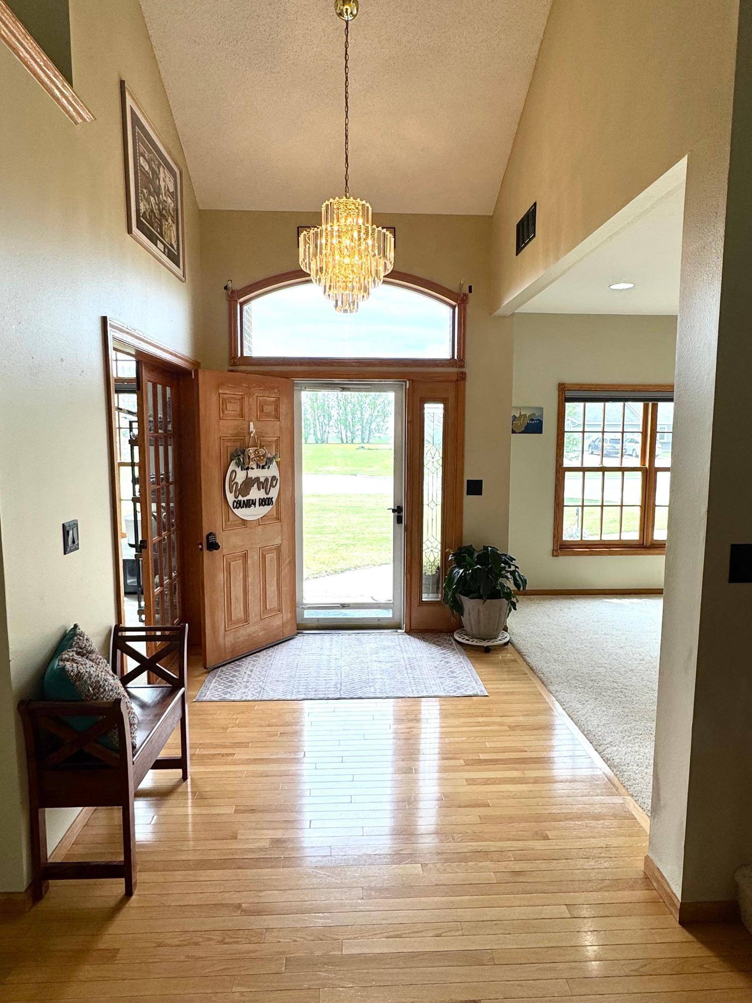 901 6th Street SW, Roseau, MN 56751