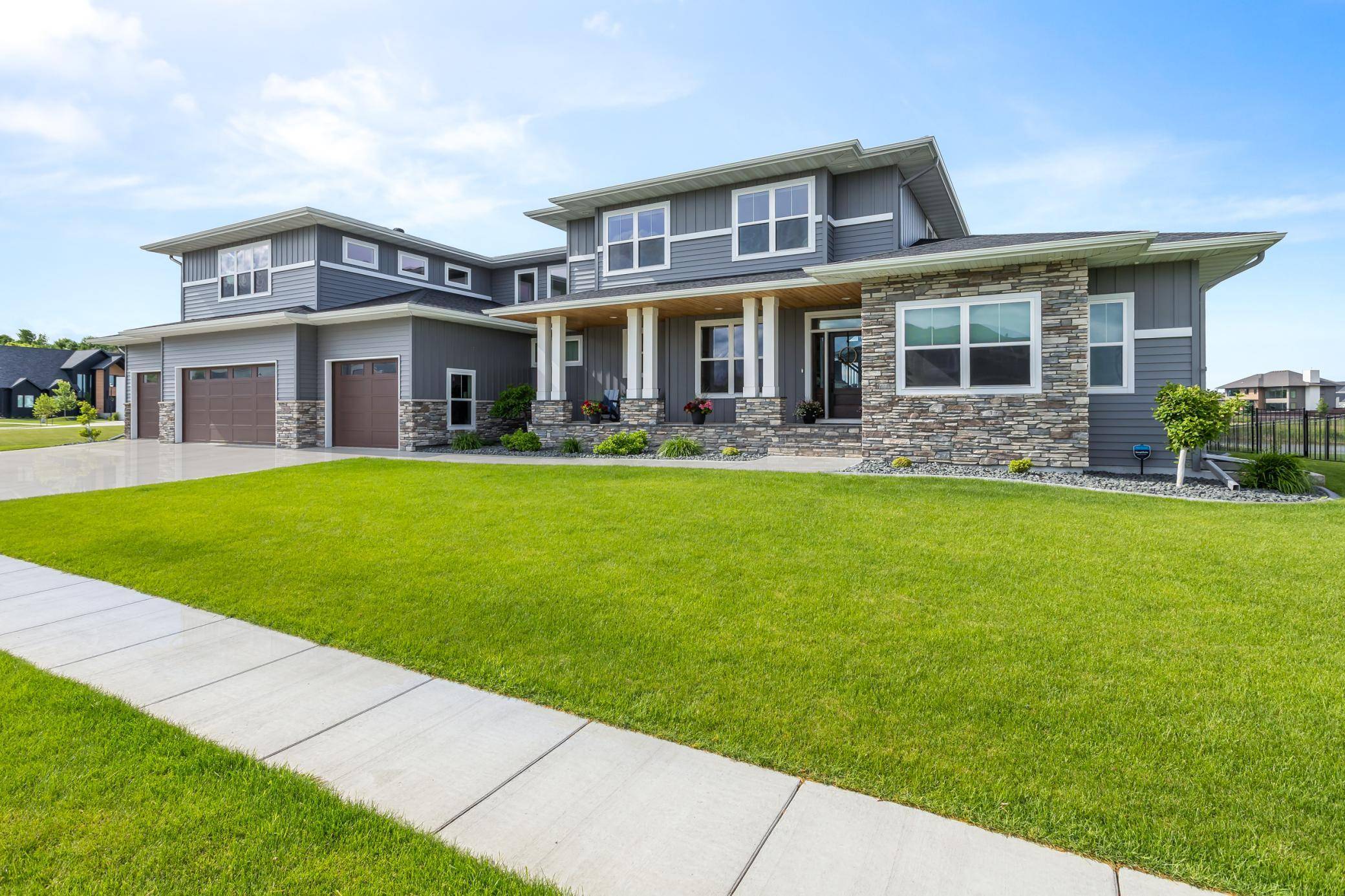 2815 Rivers Bend DR E, West Fargo, ND 58078