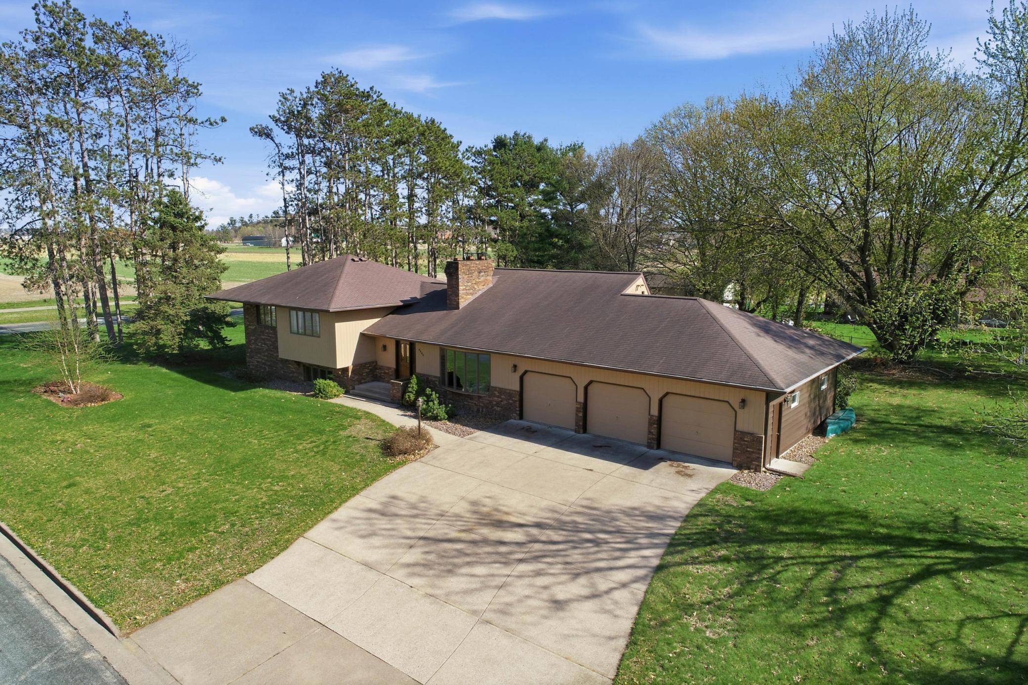 2932 N Plum Tree CIR, Menomonie, WI 54751
