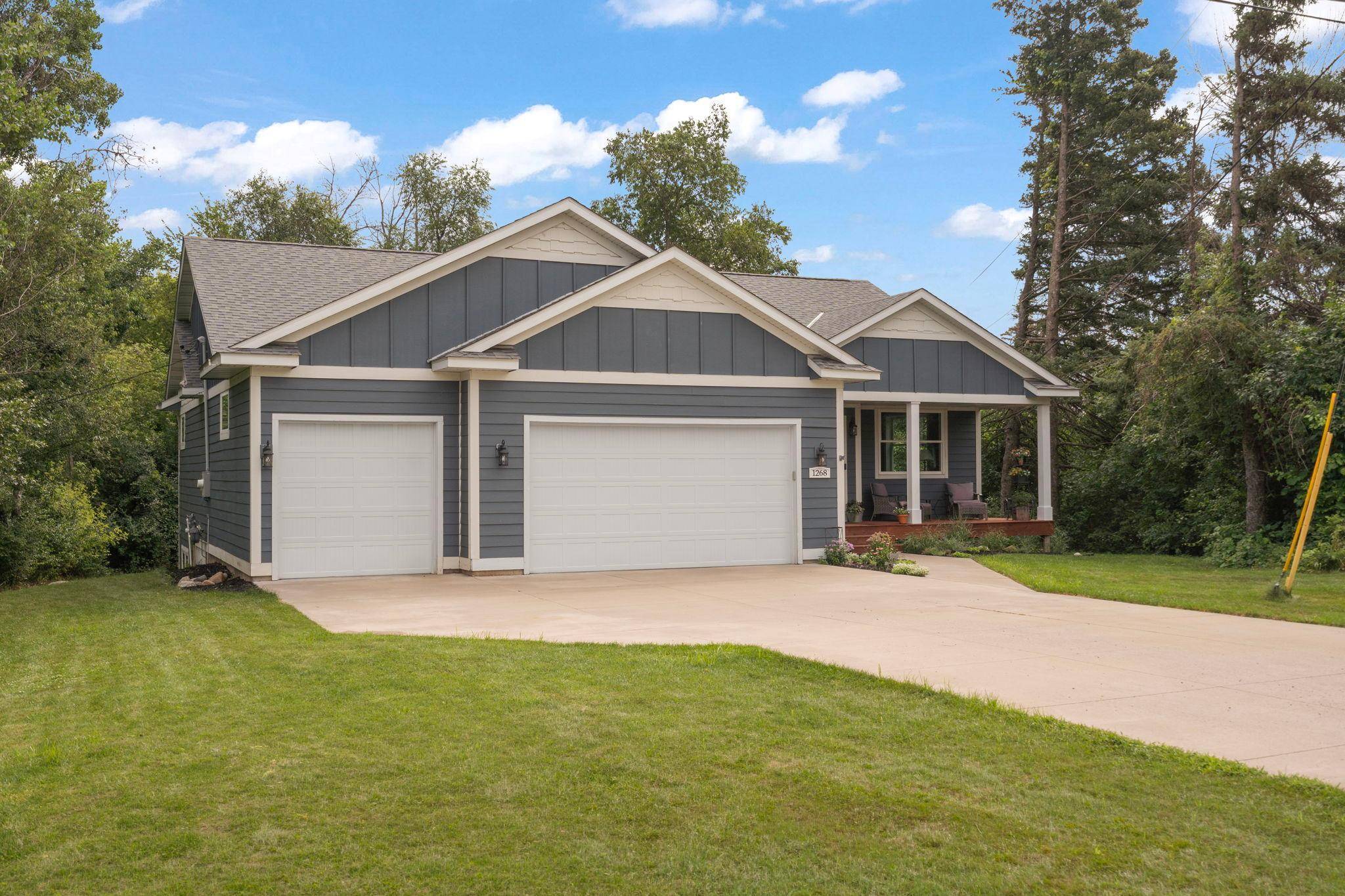 1268 Lincolntown AVE, Mahtomedi, MN 55115