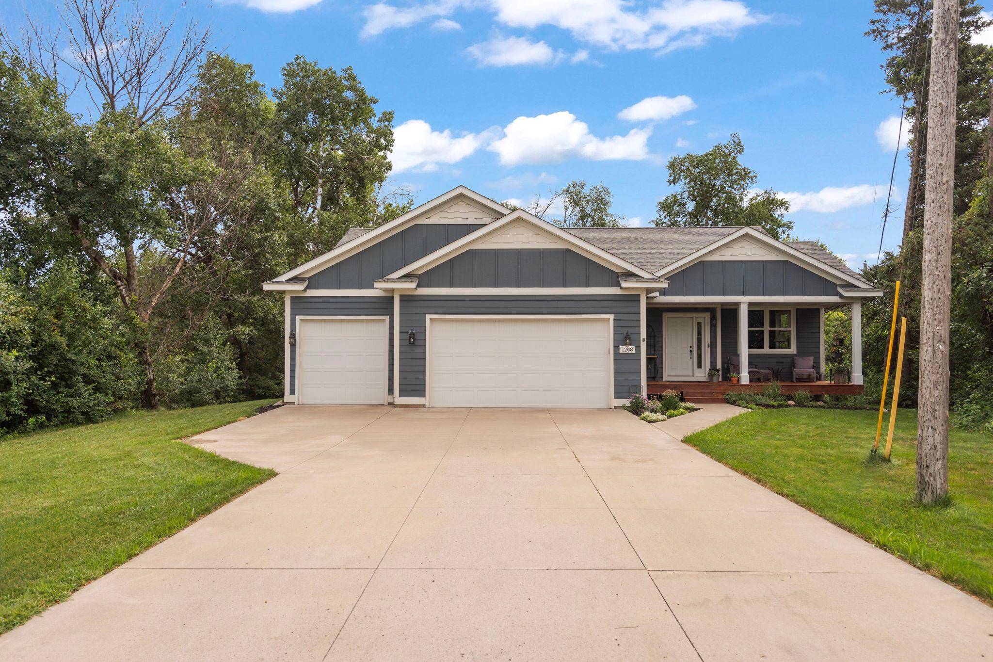 1268 Lincolntown AVE, Mahtomedi, MN 55115