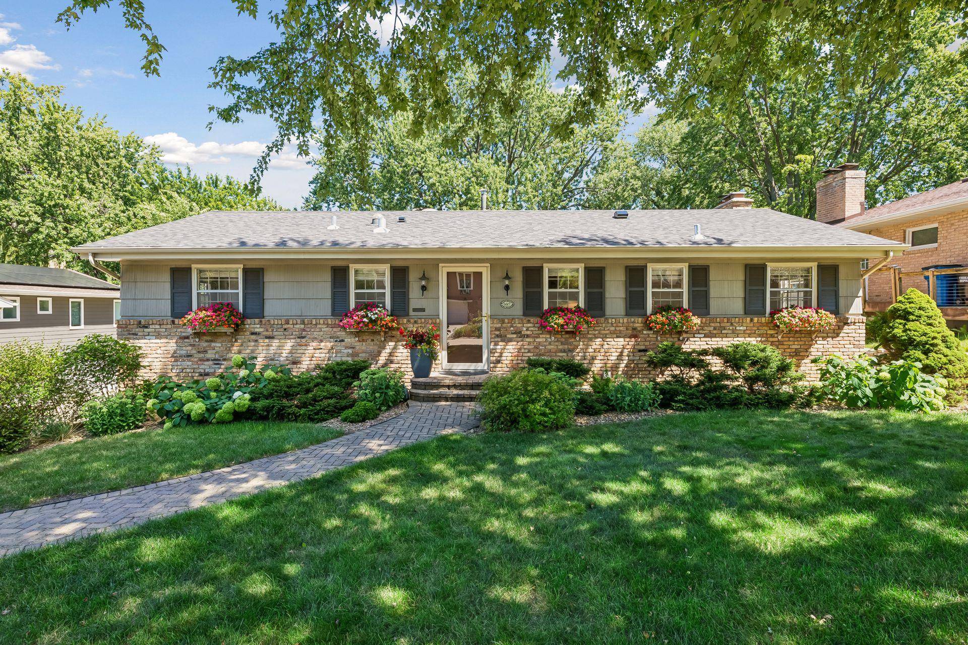 6617 Naomi DR, Edina, MN 55439