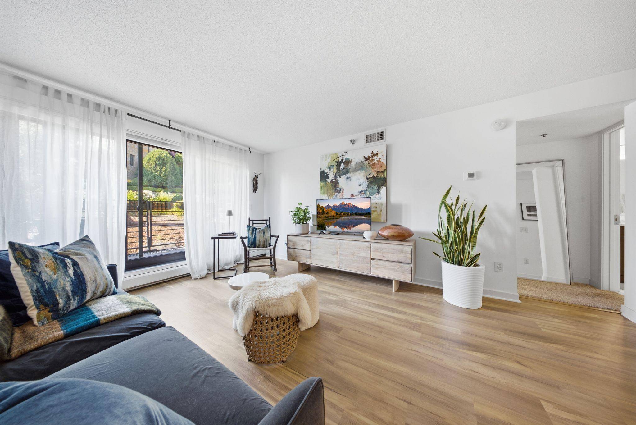 48 Groveland TER #B204, Minneapolis, MN 55403