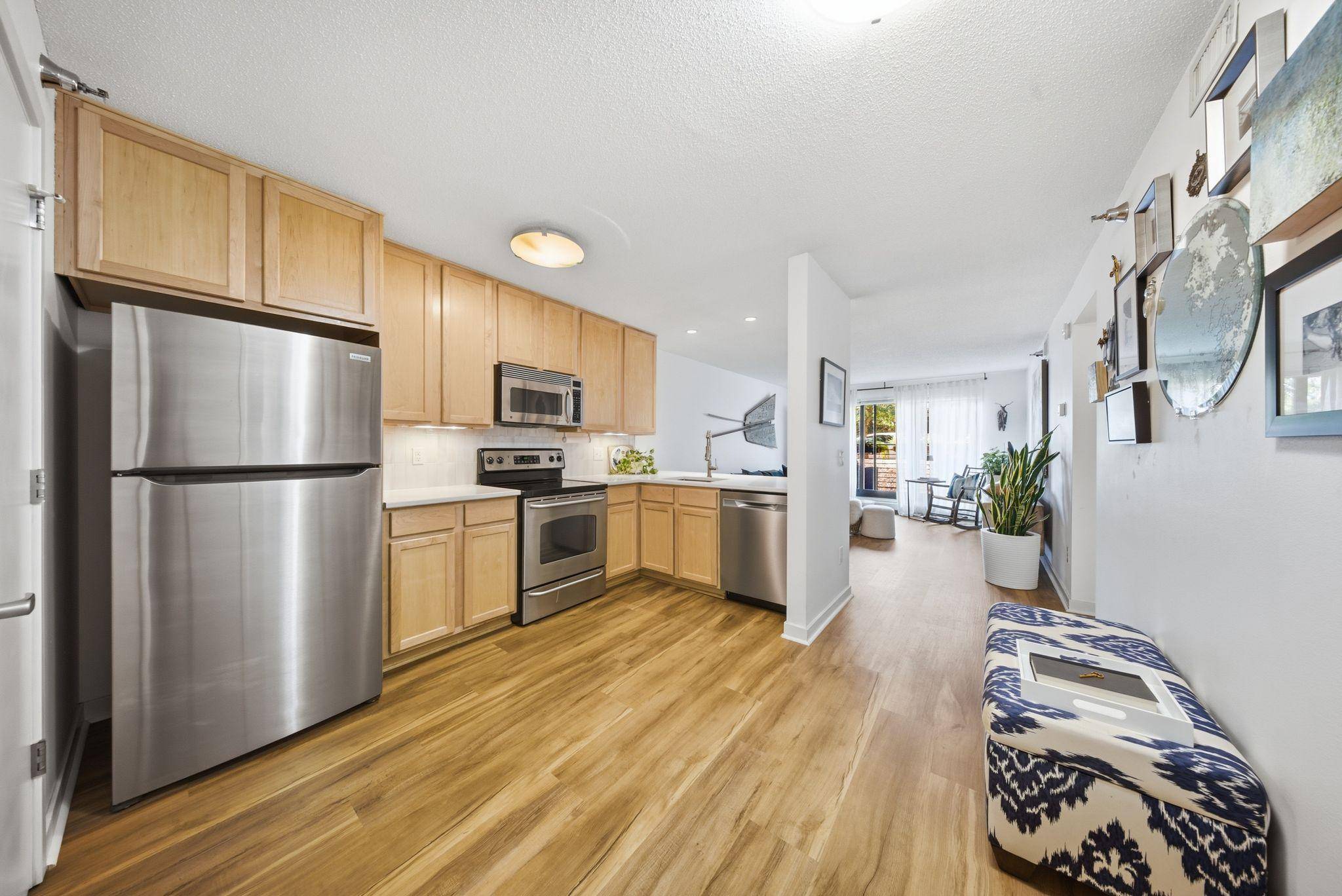 48 Groveland TER #B204, Minneapolis, MN 55403