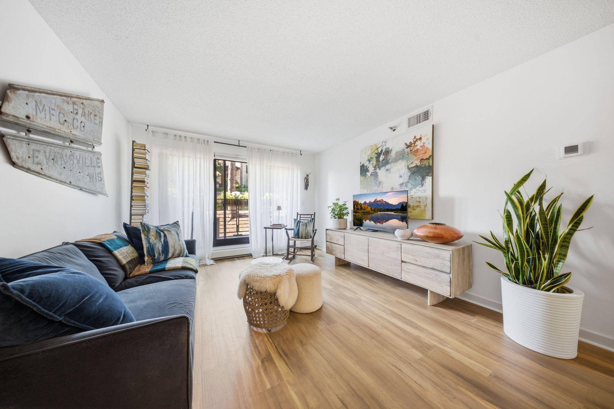 48 Groveland TER #B204, Minneapolis, MN 55403