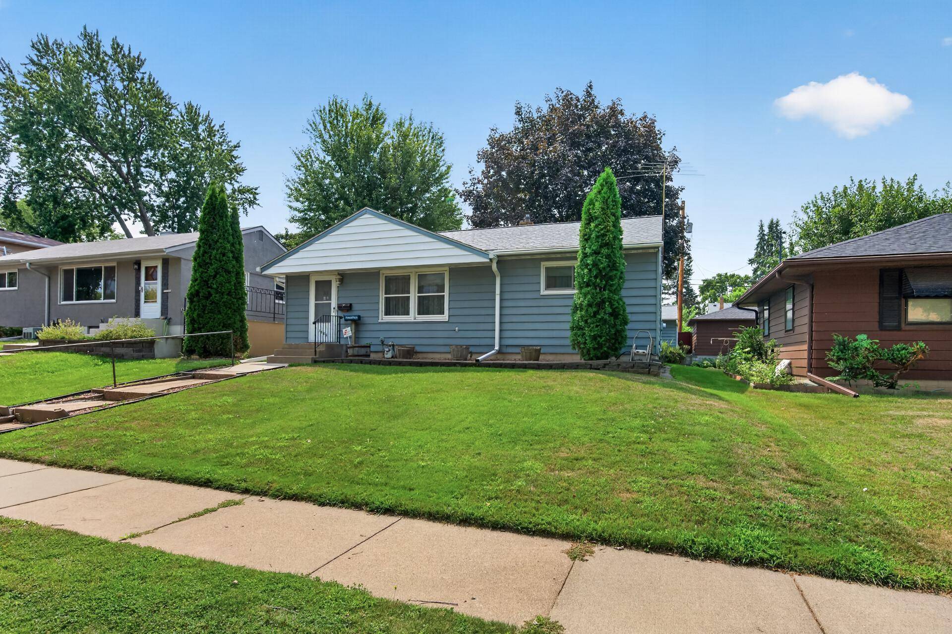 1586 Idaho AVE E, Saint Paul, MN 55106