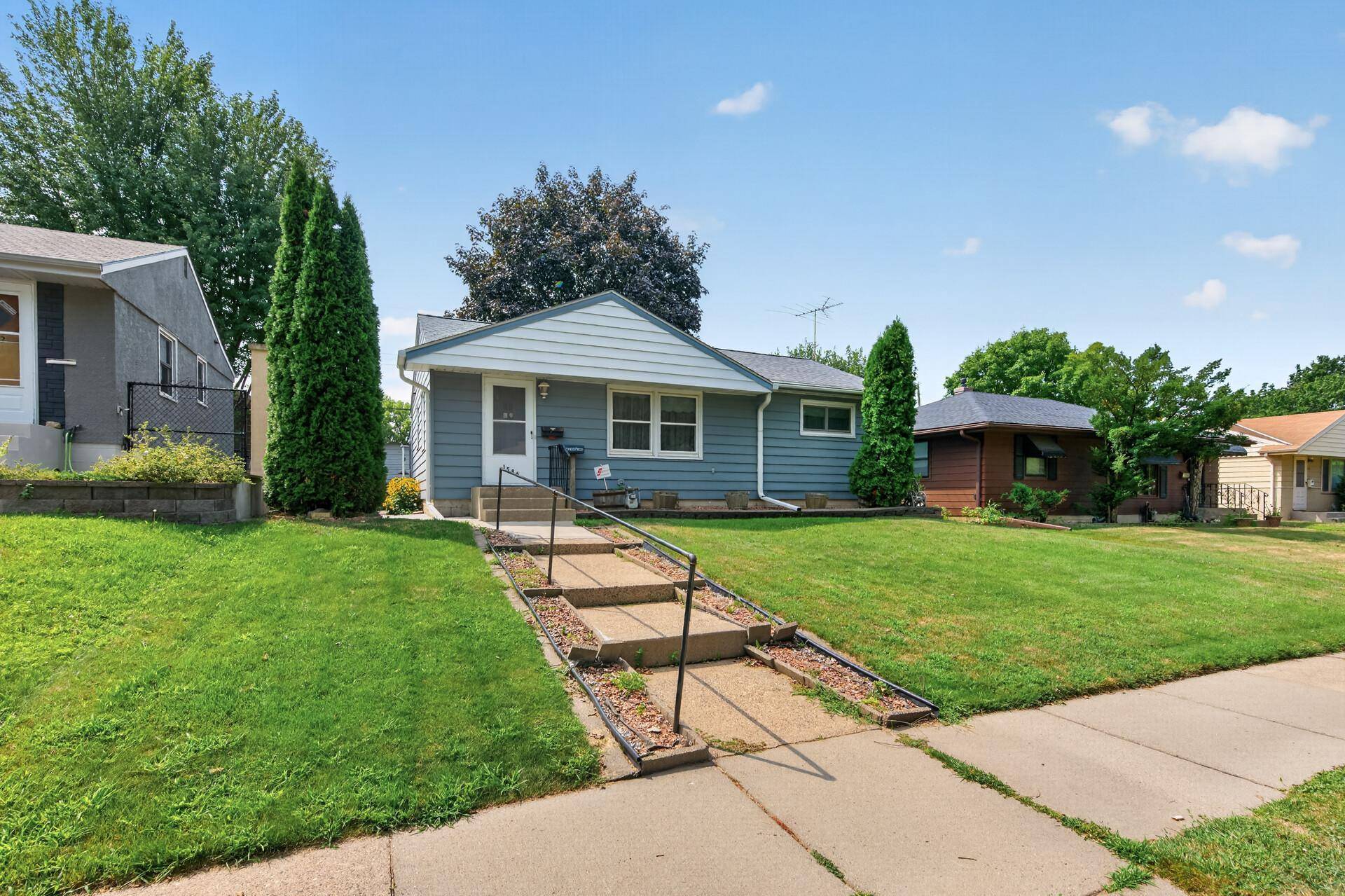 1586 Idaho AVE E, Saint Paul, MN 55106
