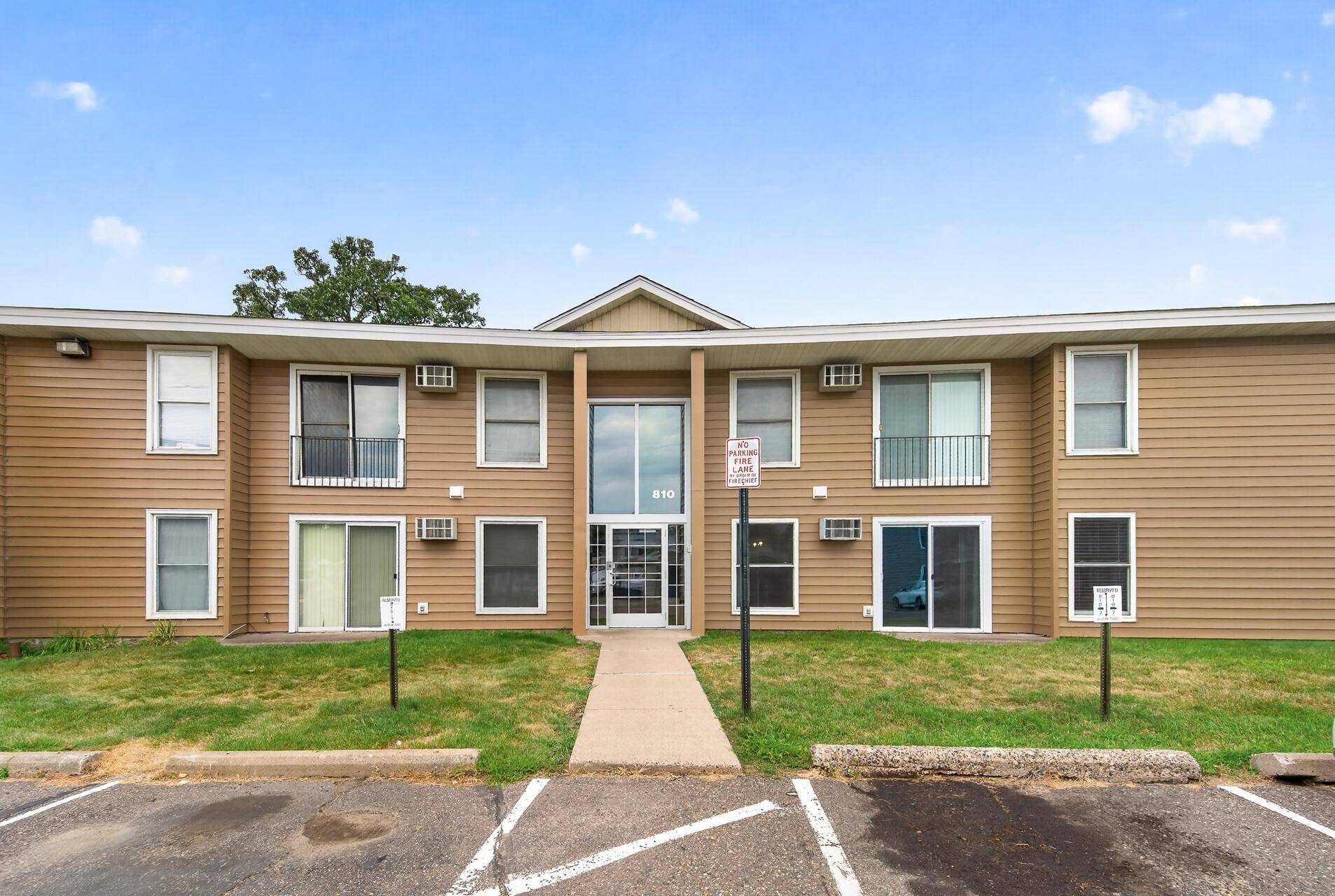 810 6th ST S #1, Hopkins, MN 55343