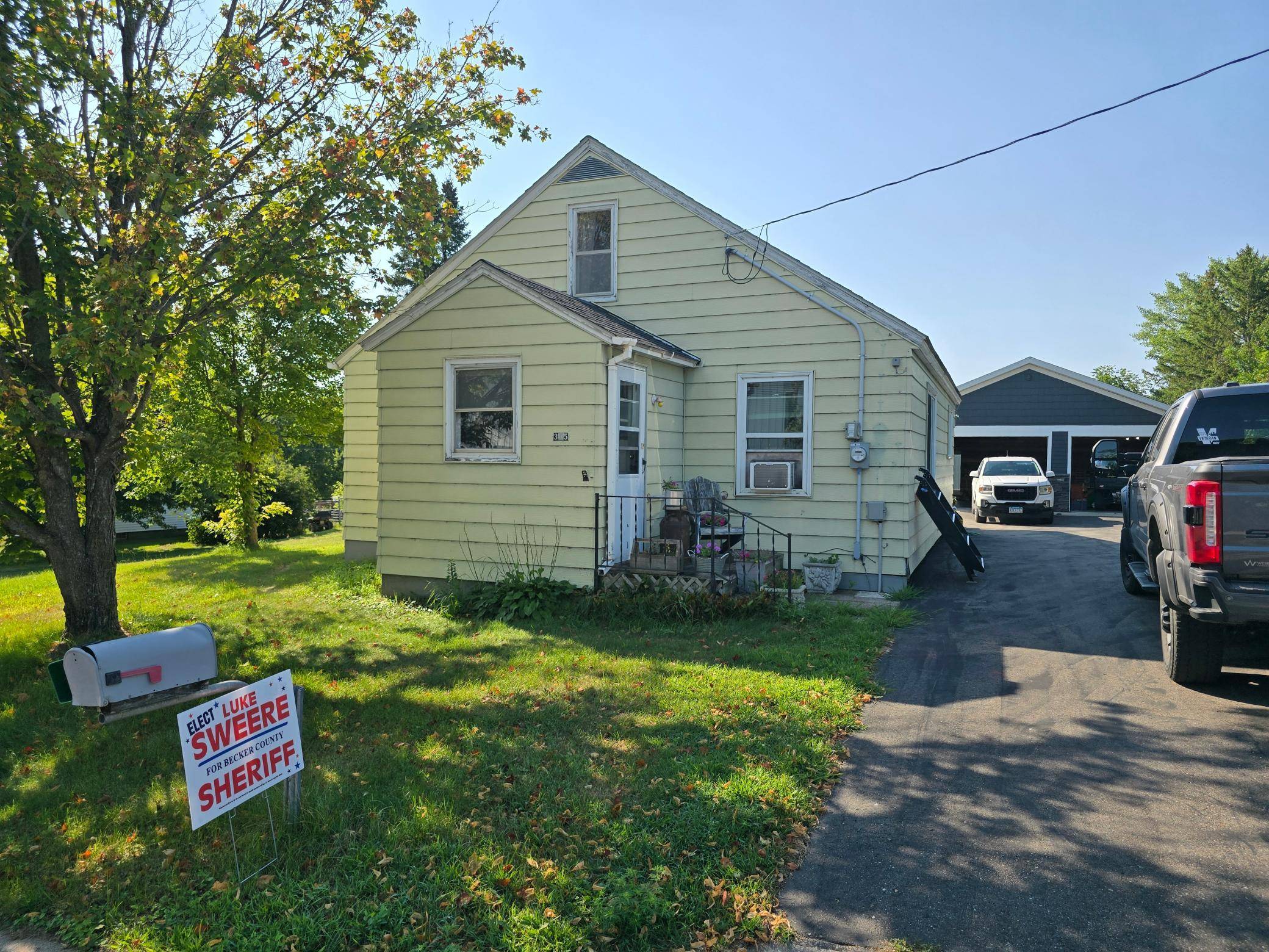 305 E Hill DR, Frazee, MN 56544