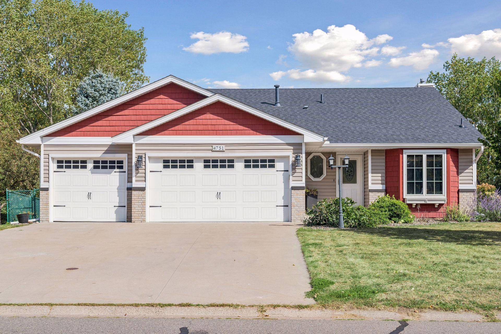 4751 Heather Ridge RD N, Oakdale, MN 55128