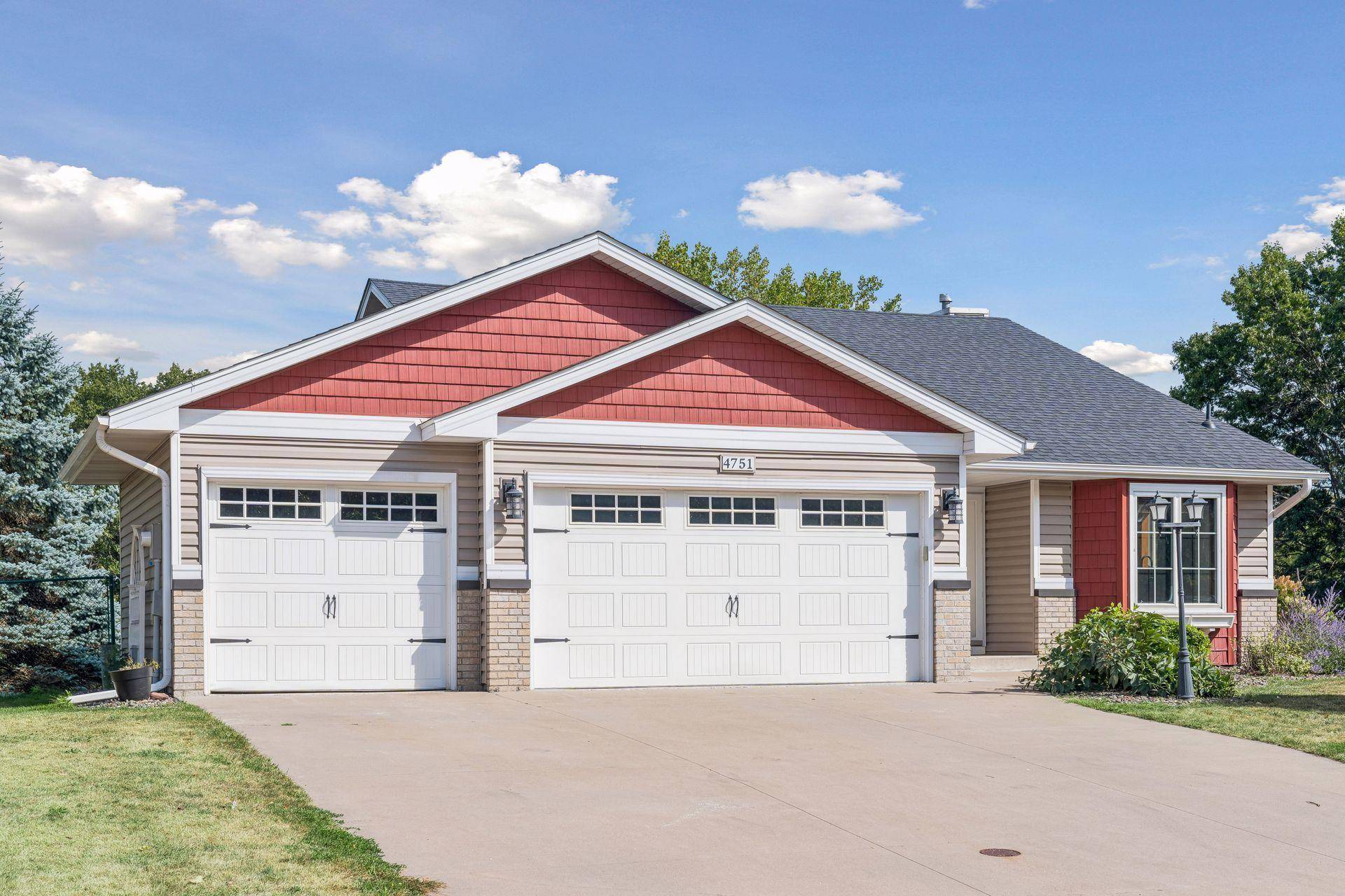 4751 Heather Ridge RD N, Oakdale, MN 55128