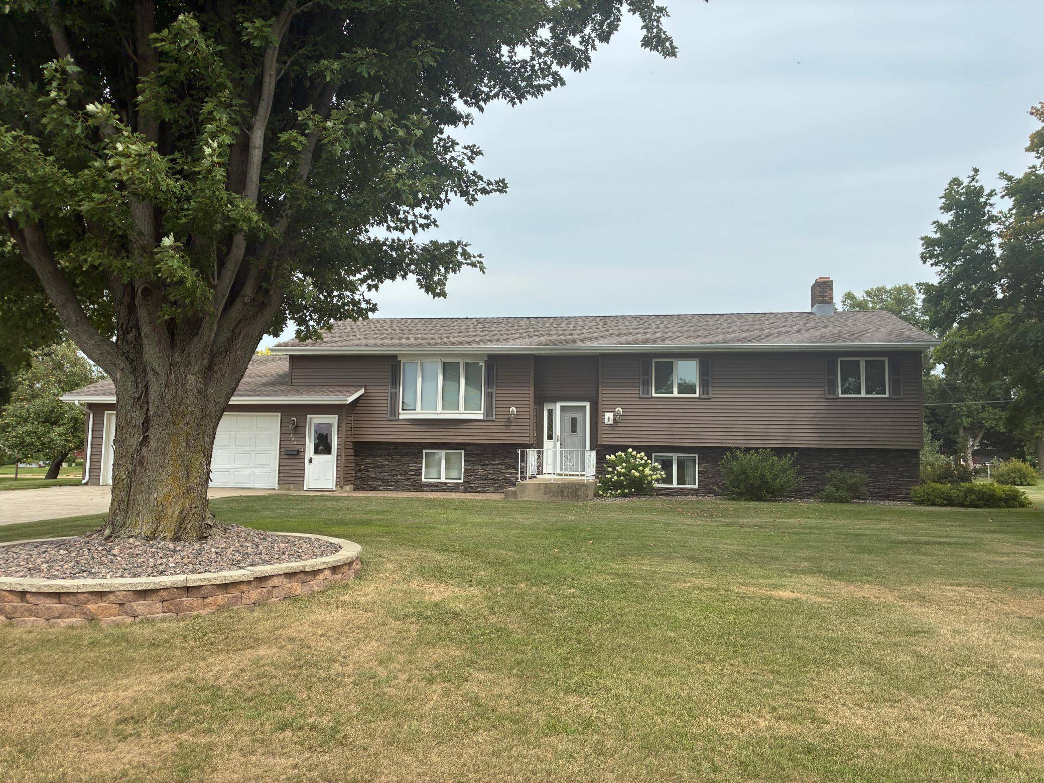 306 Cedar ST, Tyler, MN 56178