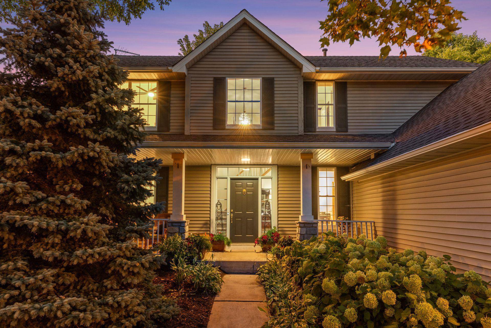 9025 Sunnyvale DR, Chanhassen, MN 55317