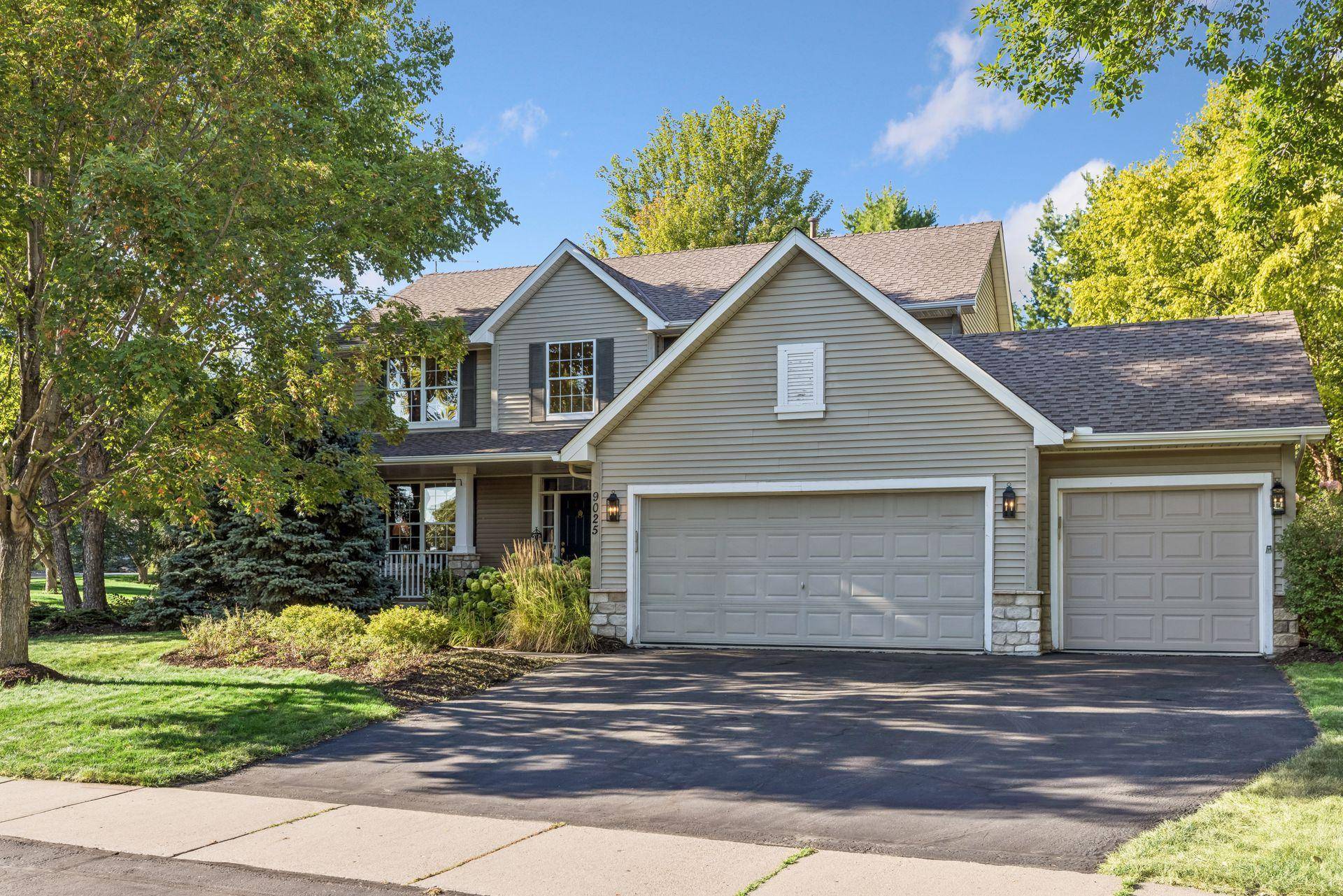 9025 Sunnyvale DR, Chanhassen, MN 55317