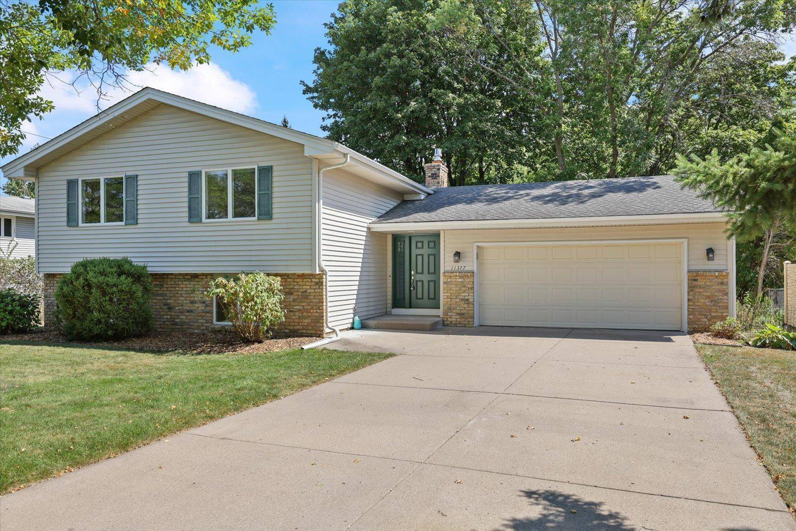 11377 Lily ST NW, Coon Rapids, MN 55433
