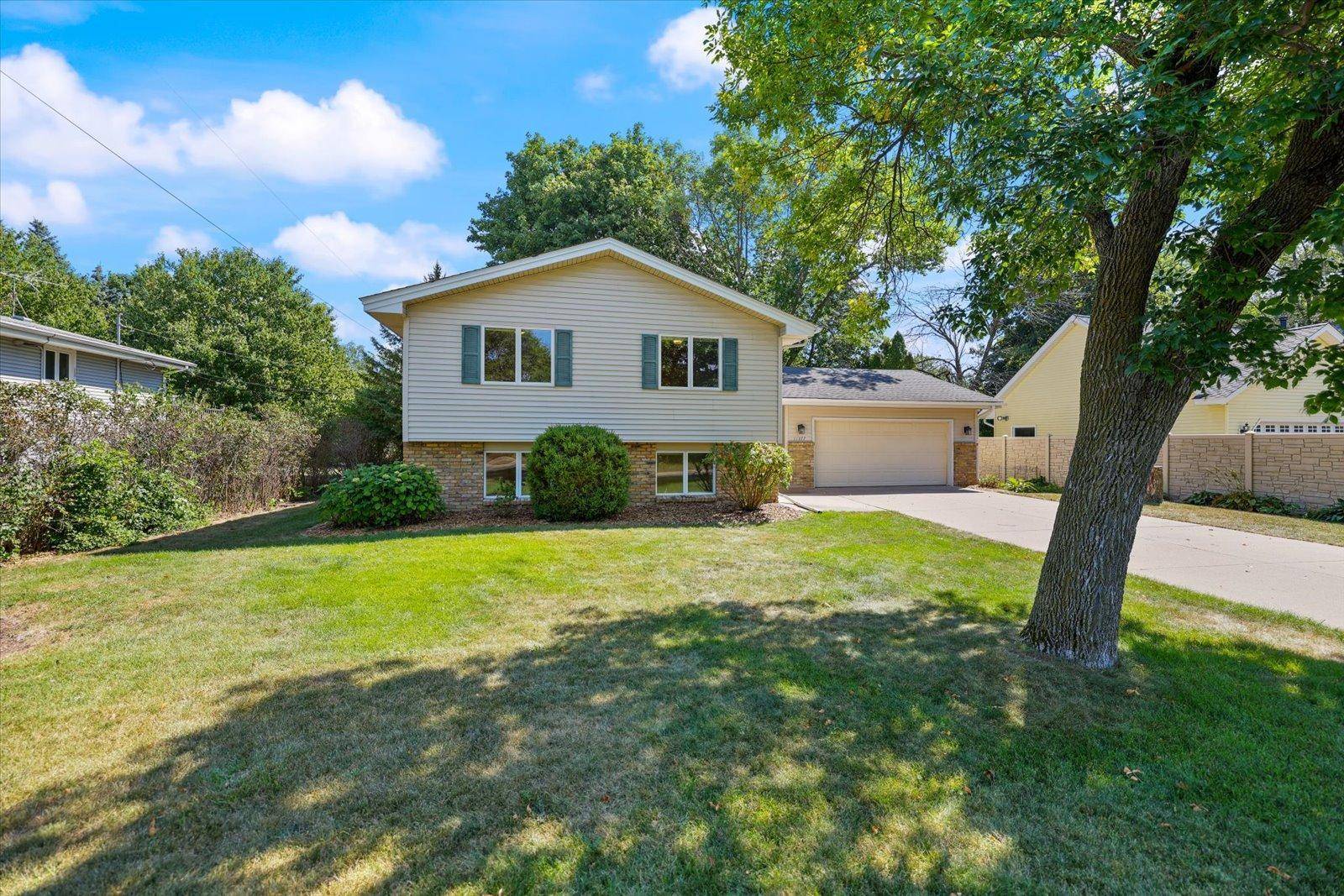 11377 Lily ST NW, Coon Rapids, MN 55433