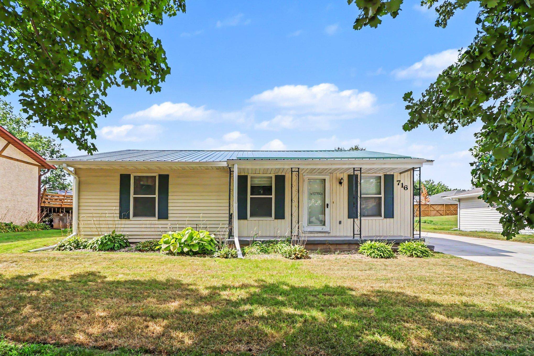 716 Conliffe AVE SW, Faribault, MN 55021