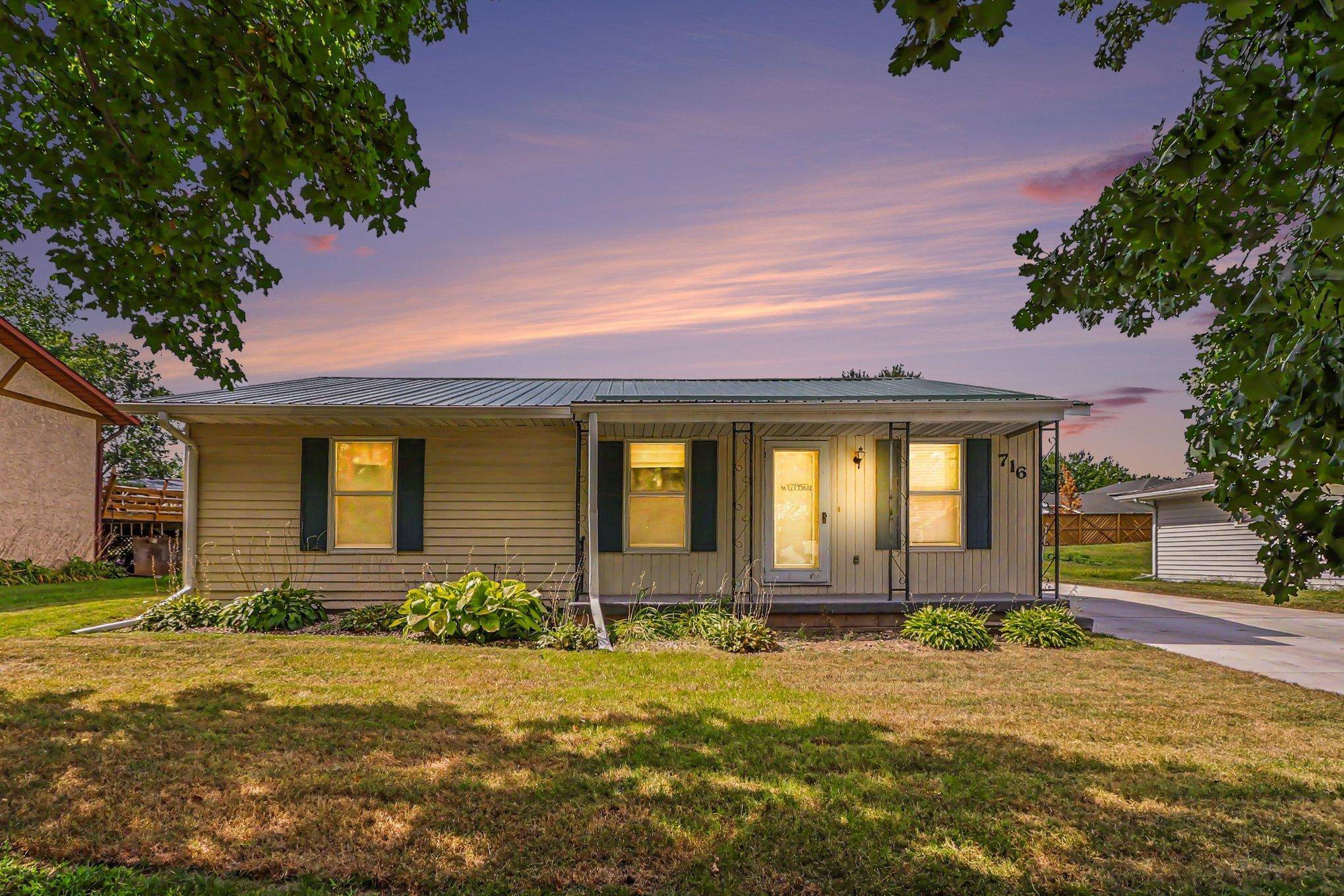716 Conliffe AVE SW, Faribault, MN 55021