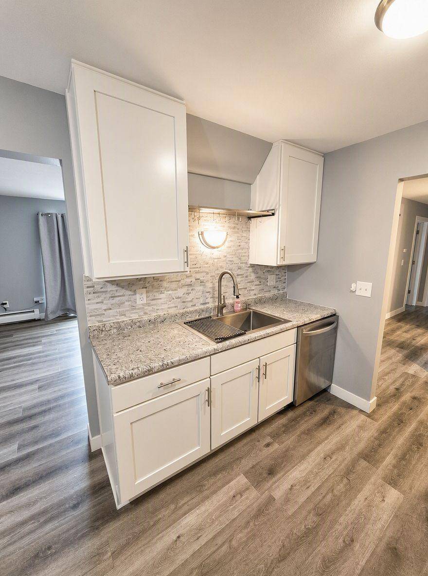 3155 Old Highway 8 #104, Roseville, MN 55418