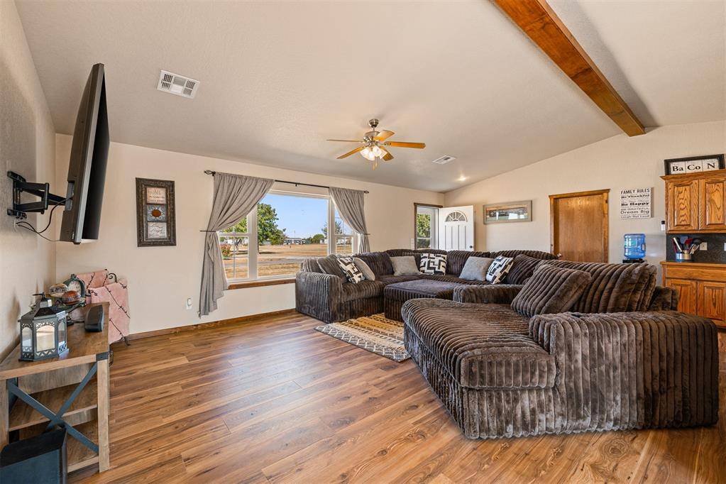 205 Chickasha AVE, Amber, OK 73004
