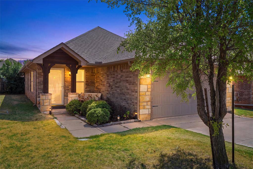 2404 Golden LN, Edmond, OK 73012