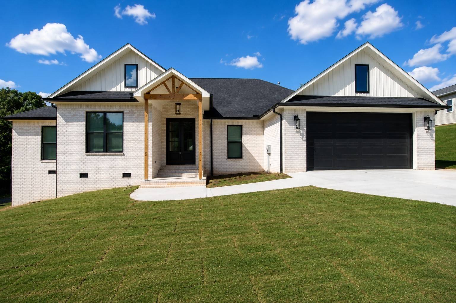 174 Cardinal Estate Dr, Lexington, TN 38351