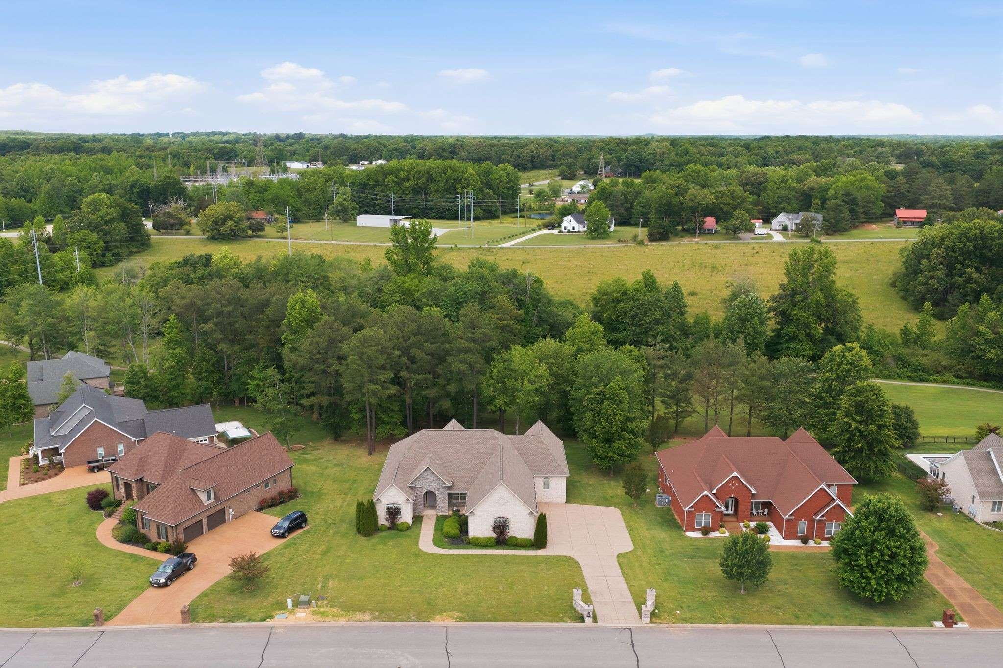 528 Country Club Drive, Dickson, TN 37055