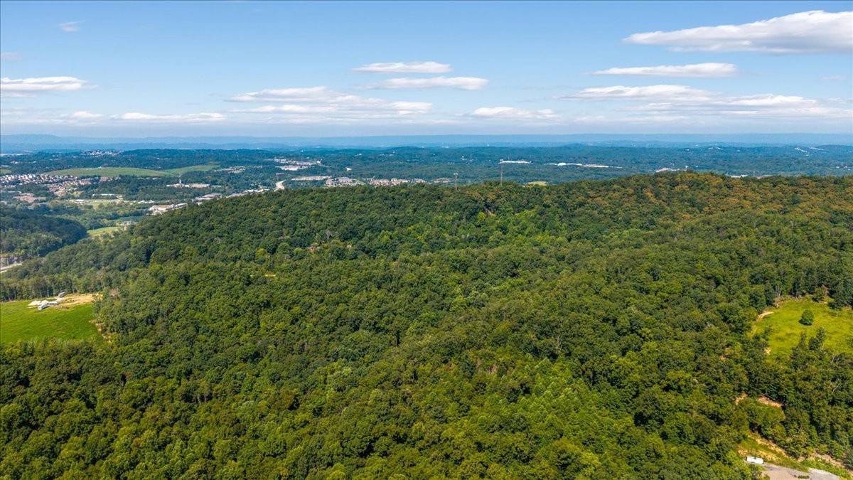 5335 Spalding Dr, Ooltewah, TN 37363