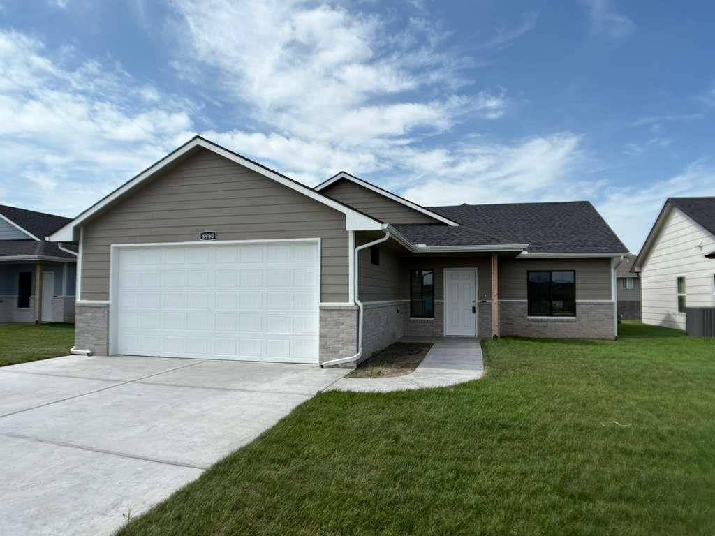 8980 E FORBES CIR, Bel Aire, KS 67226