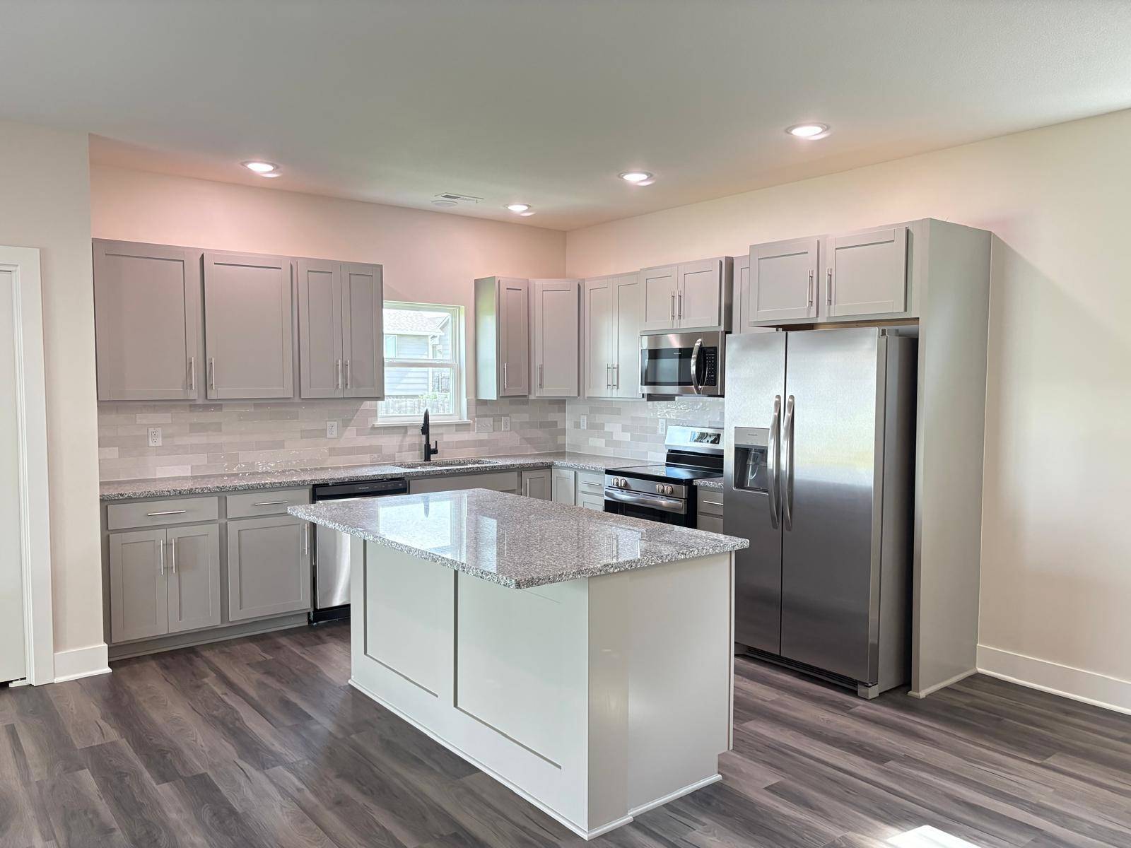 8980 E FORBES CIR, Bel Aire, KS 67226