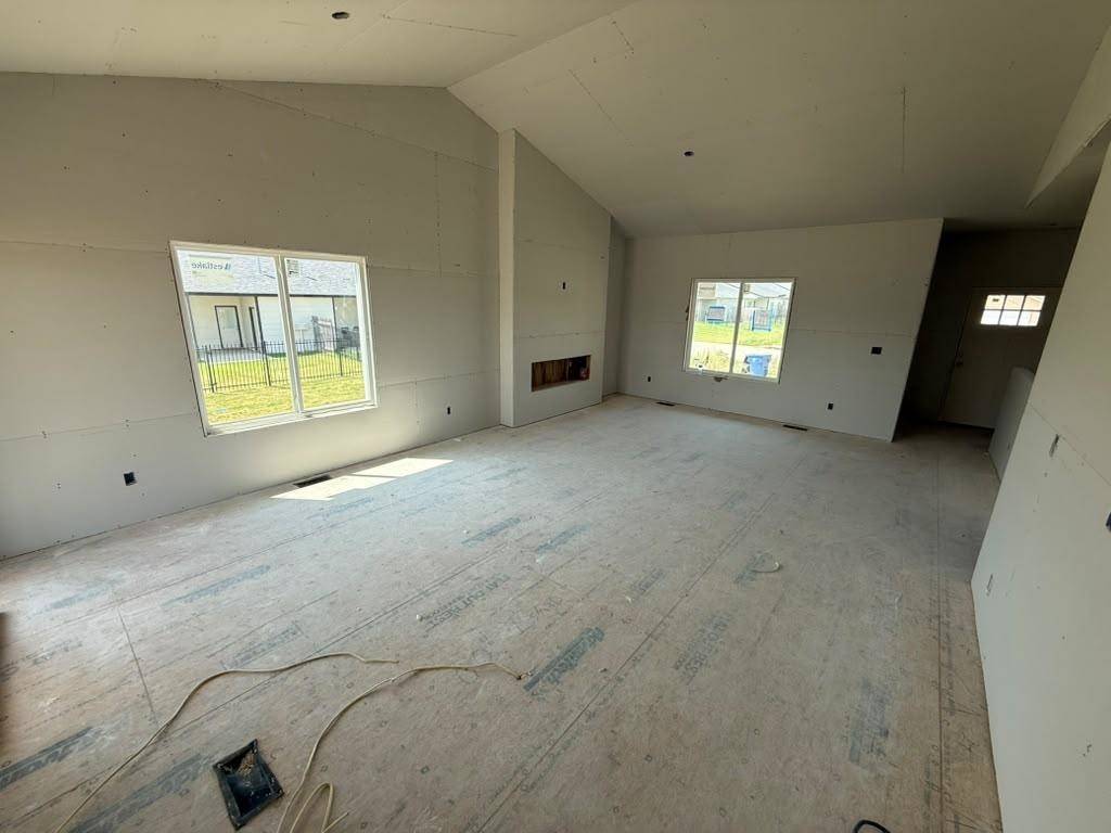 8961 E Joshua St, Bel Aire, KS 67226