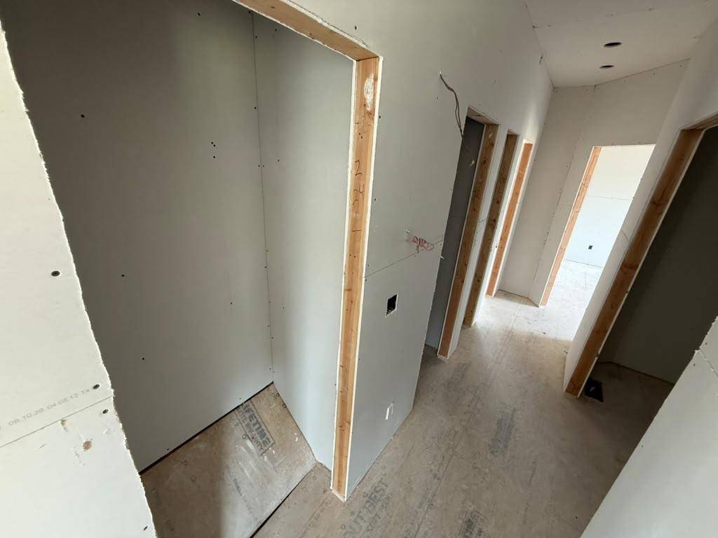 8961 E Joshua St, Bel Aire, KS 67226